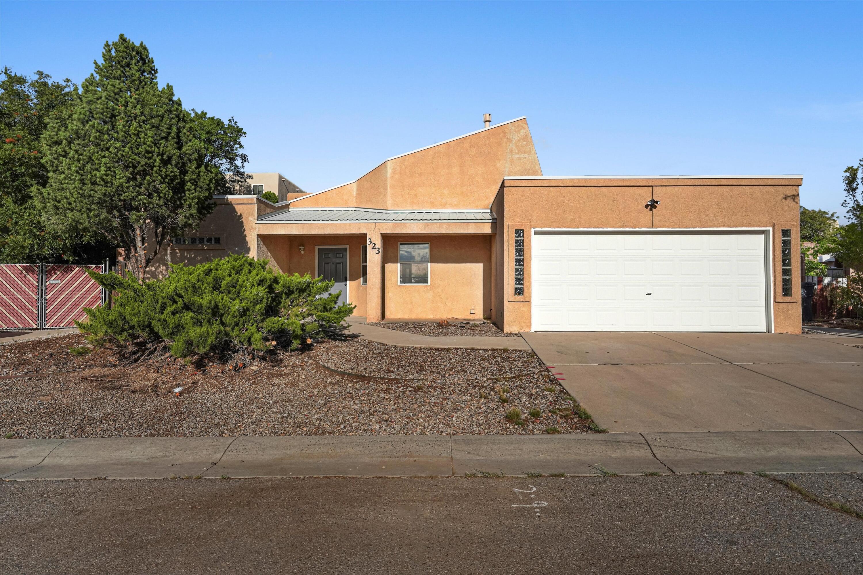 Photo 17 — 323 Pinon Creek Road SE