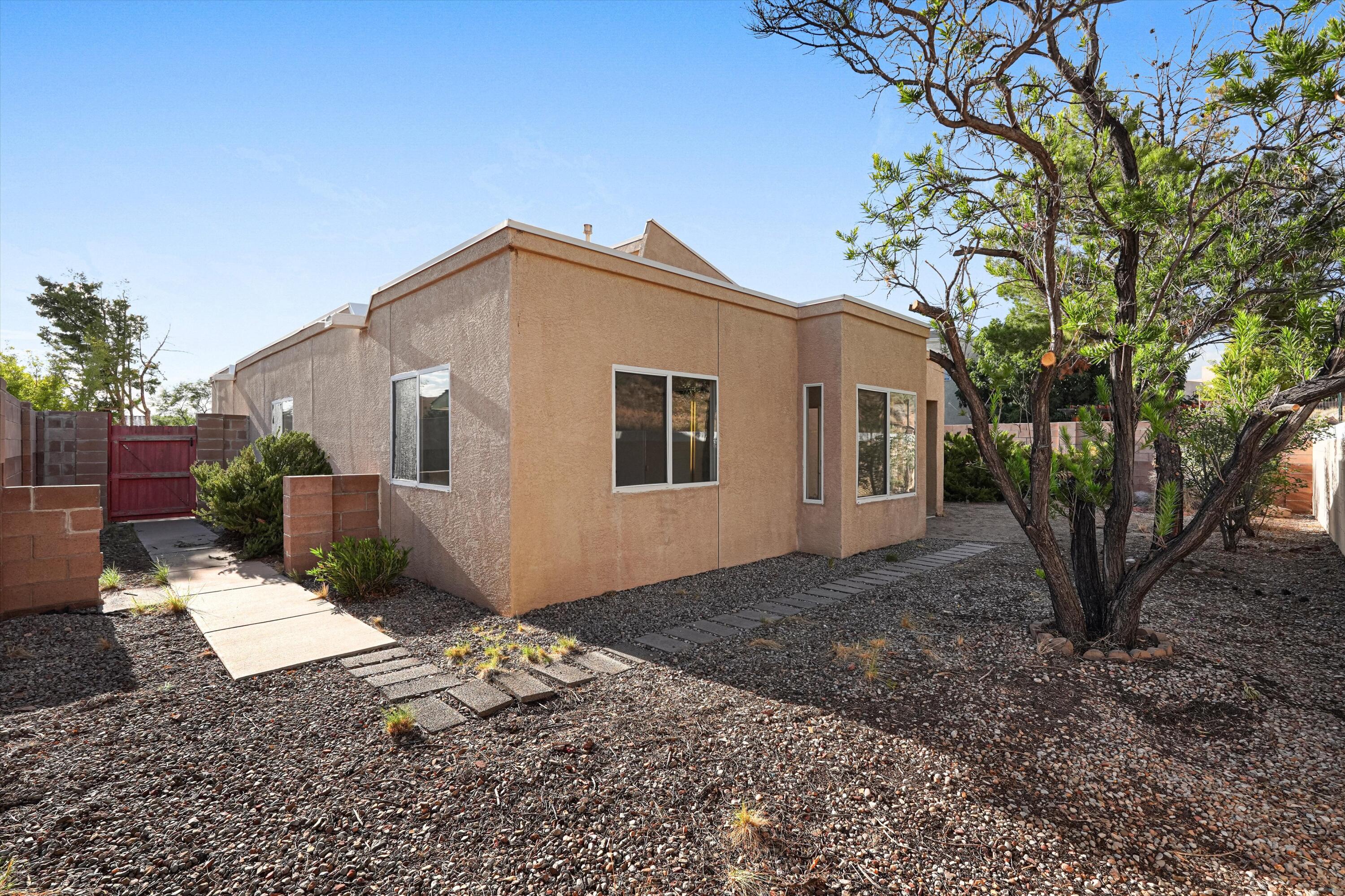 Photo 18 — 323 Pinon Creek Road SE