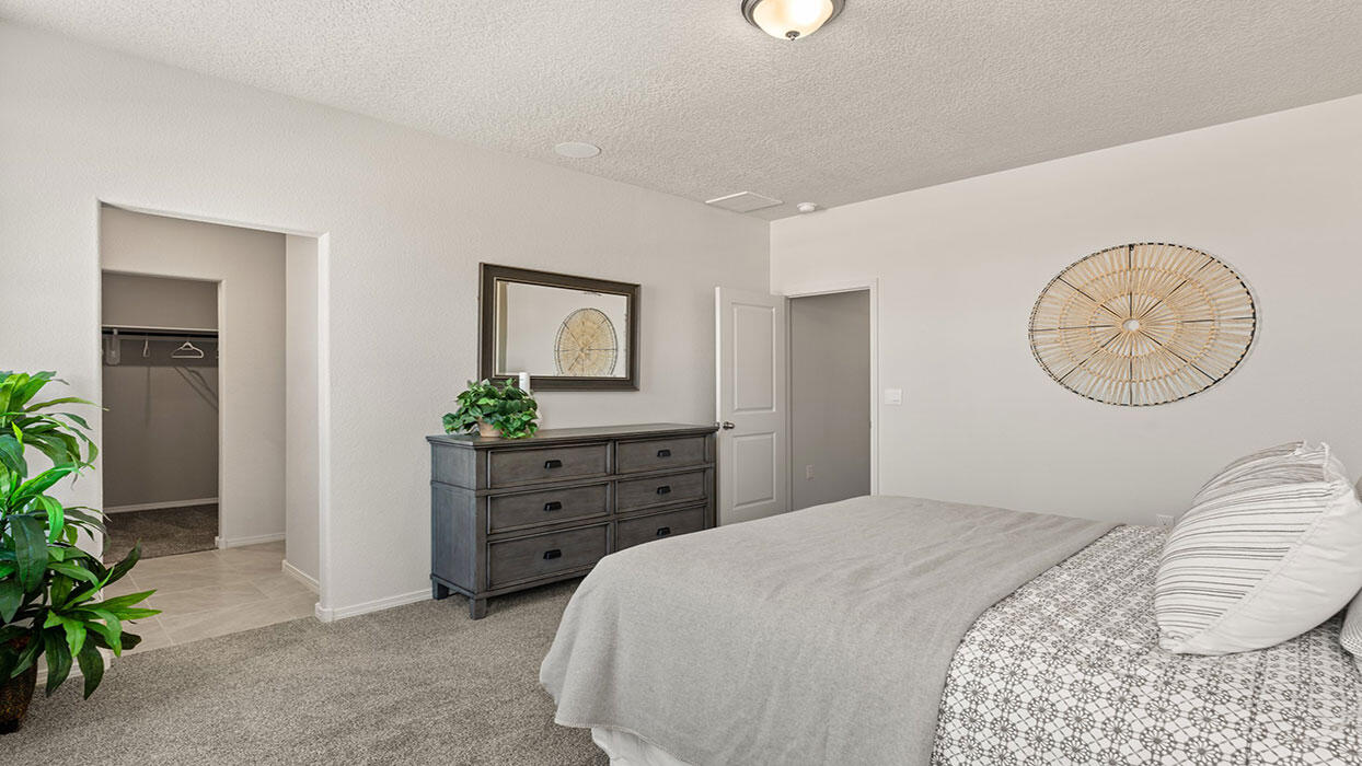 Photo 9 — 5511 Sagan Loop SE
