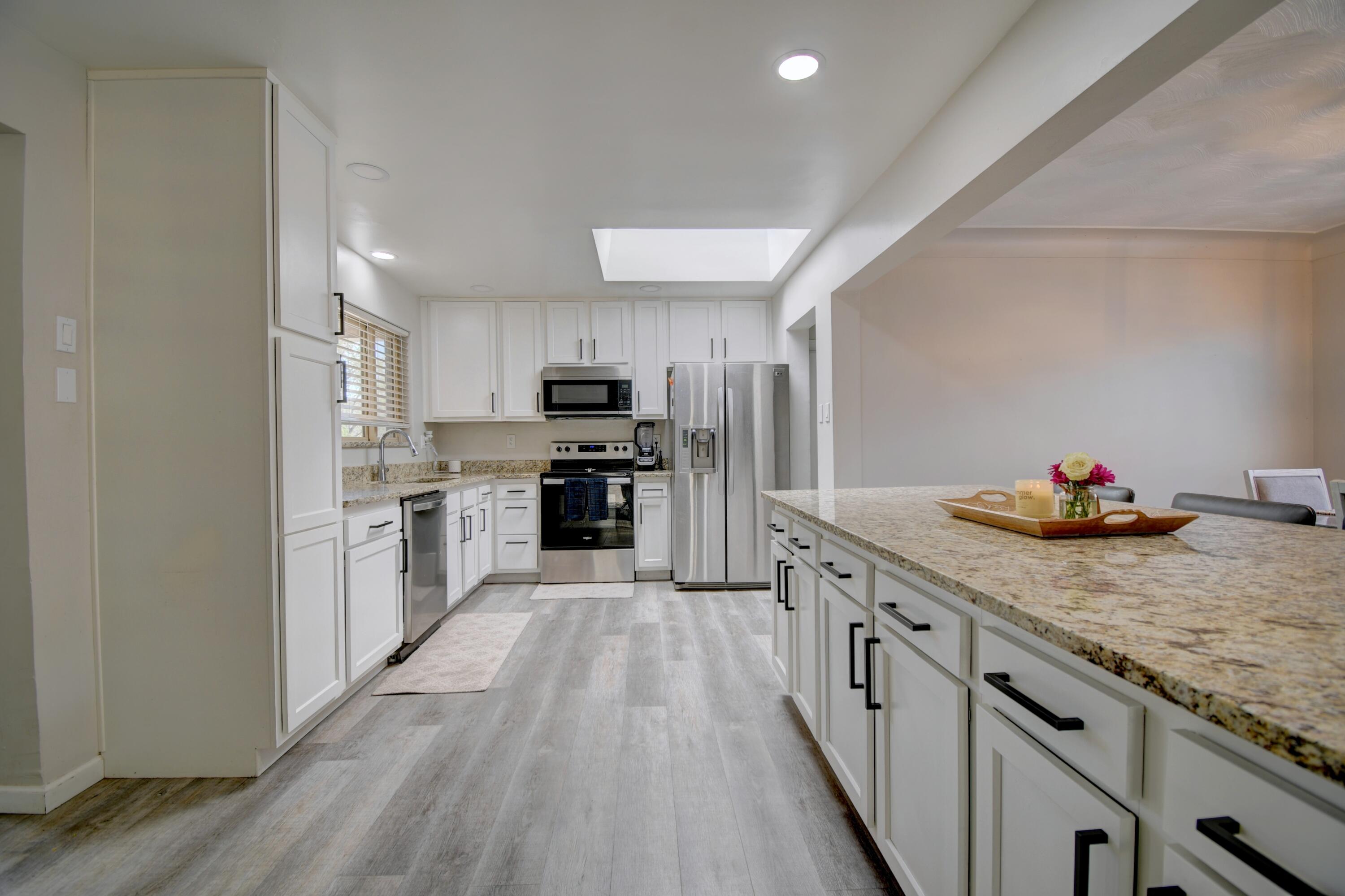 Photo 11 — 705 Truman Street NE