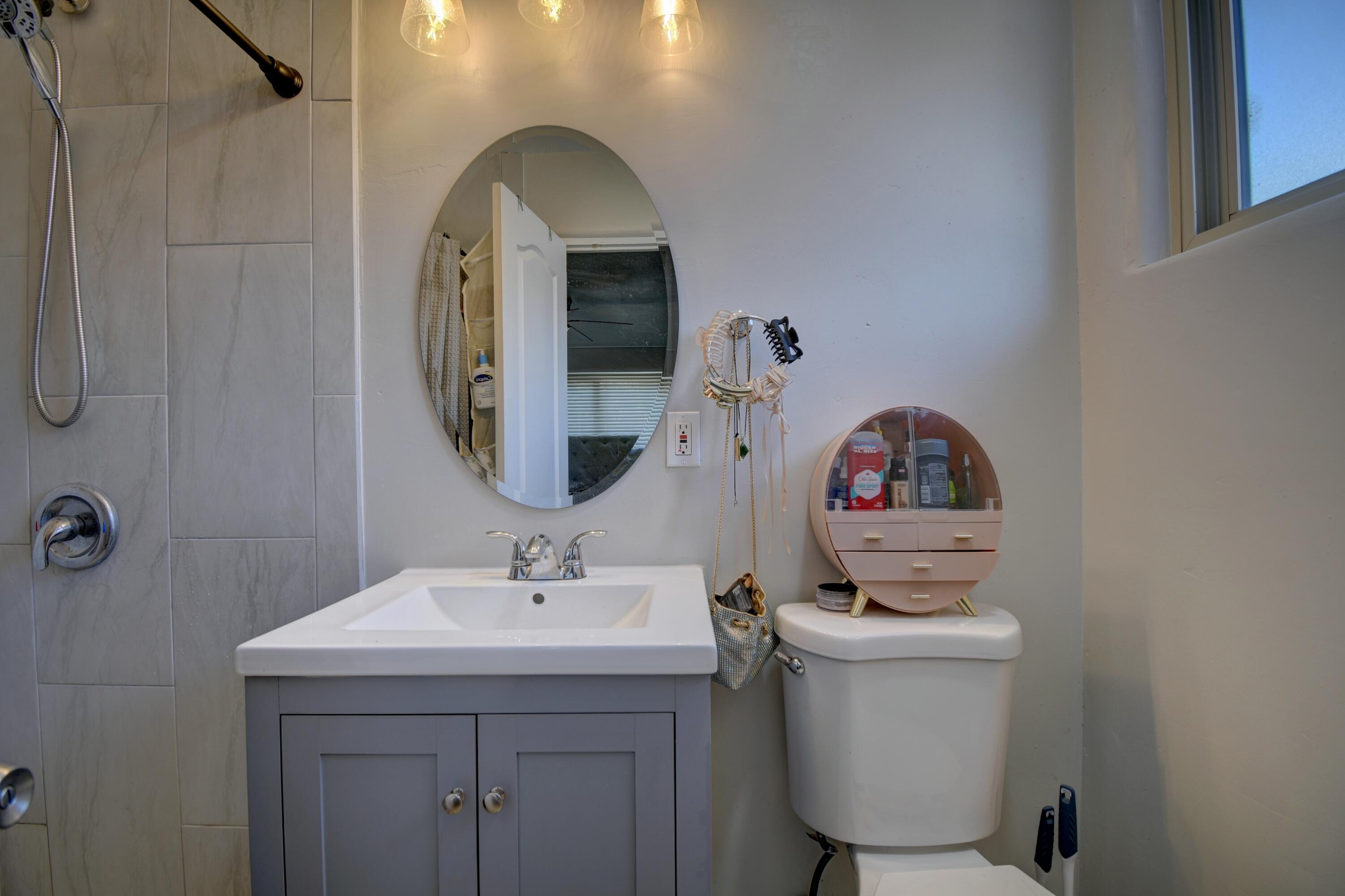 Photo 8 — 705 Truman Street NE