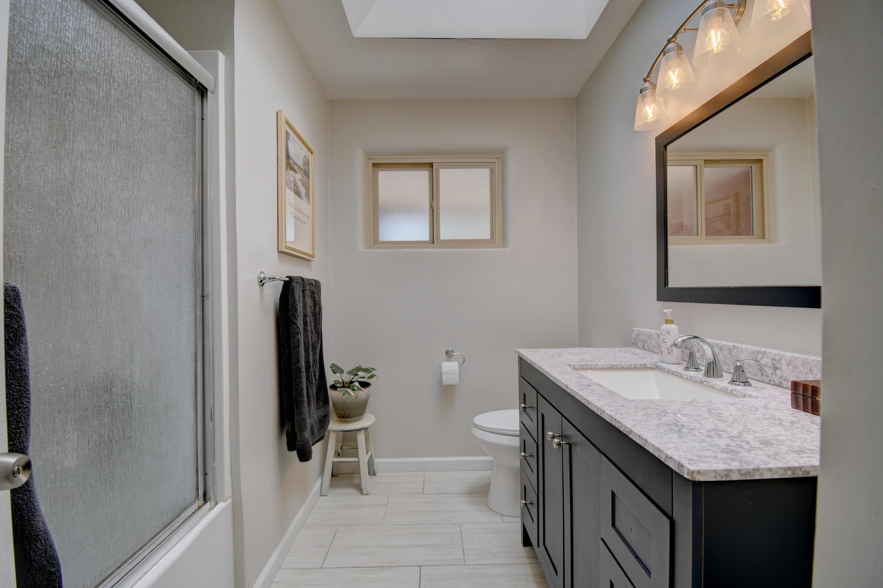 Photo 5 — 705 Truman Street NE