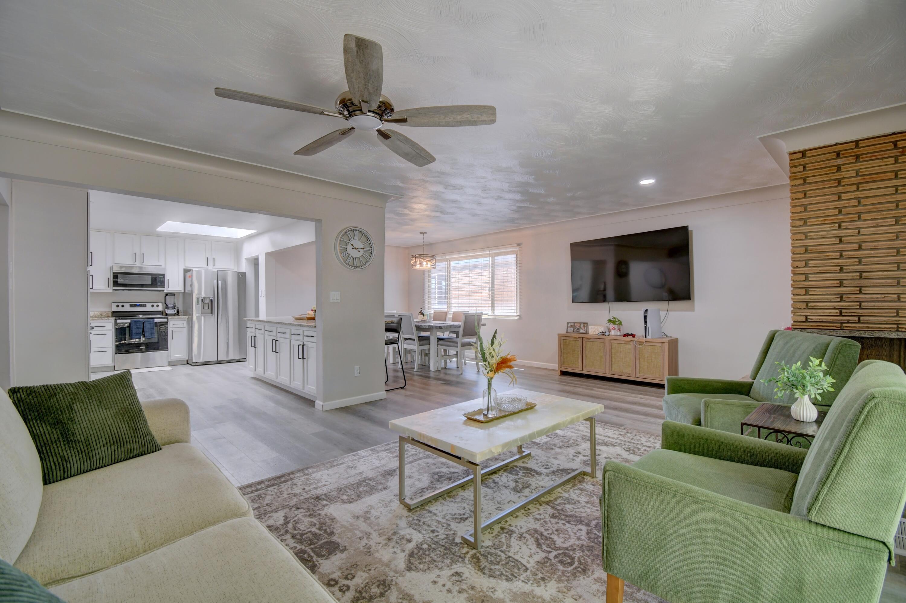 Photo 17 — 705 Truman Street NE