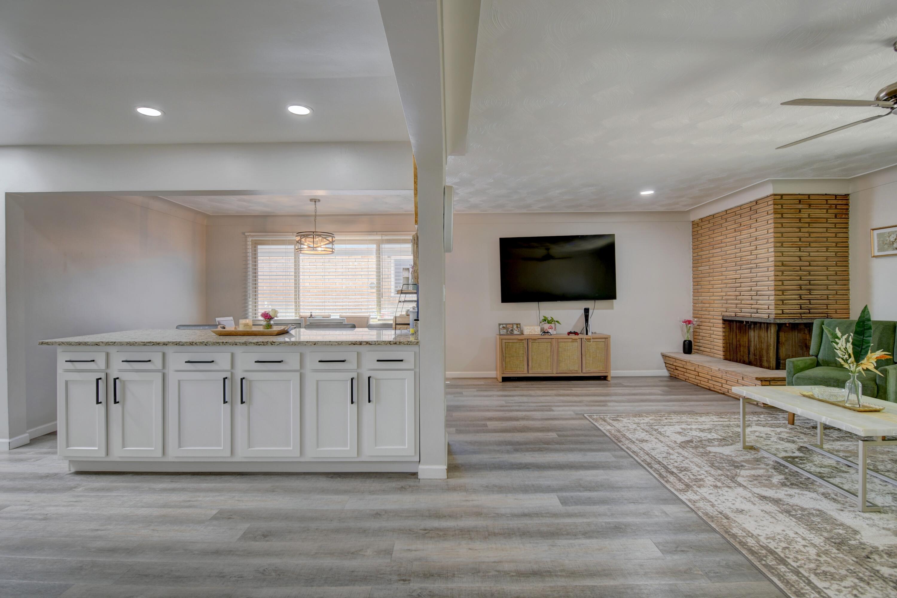 Photo 14 — 705 Truman Street NE