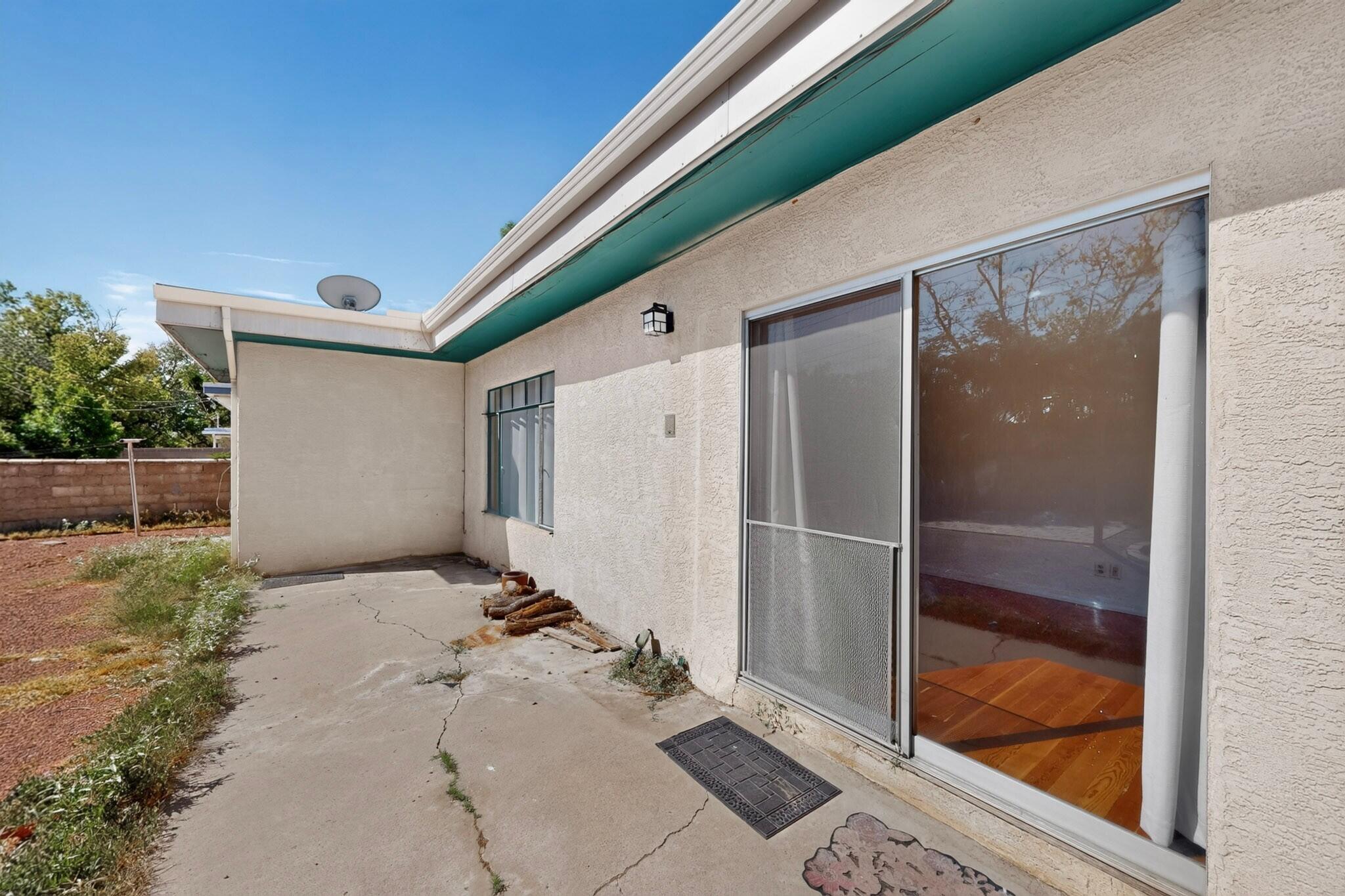 Photo 11 — 334 Chula Vista Place NE