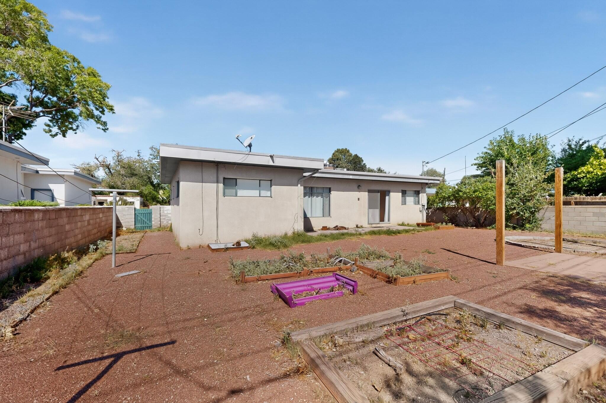 Photo 10 — 334 Chula Vista Place NE