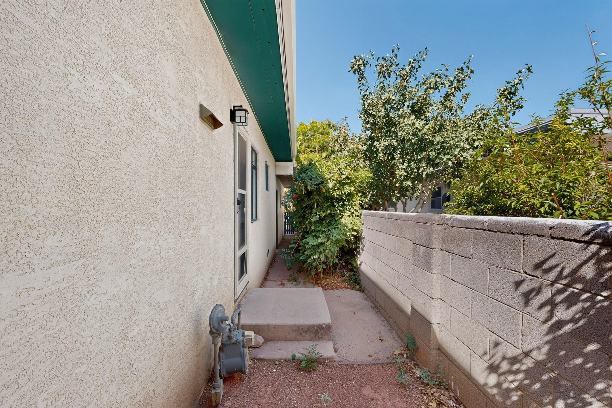 Photo 6 — 334 Chula Vista Place NE