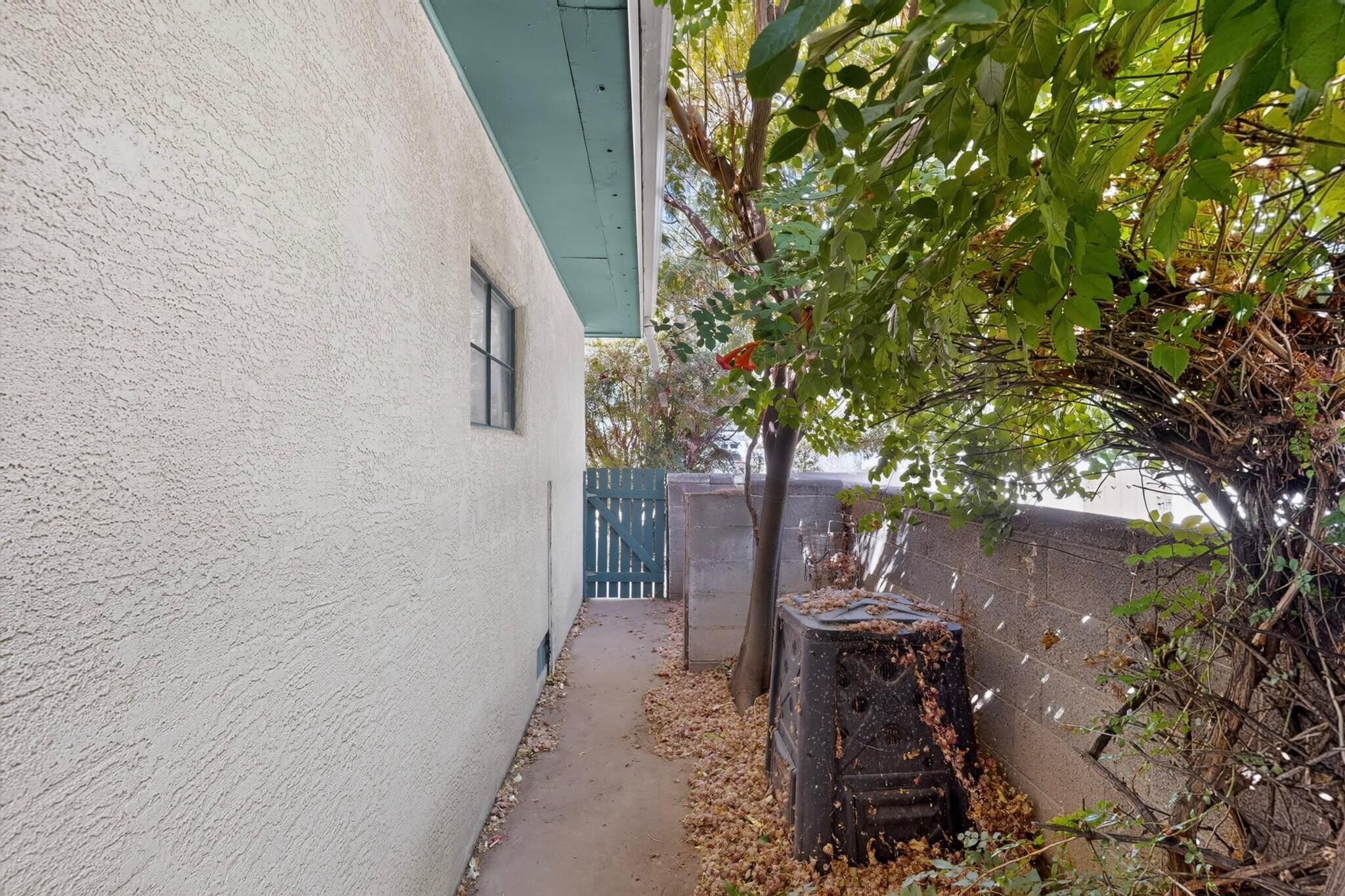 Photo 4 — 334 Chula Vista Place NE