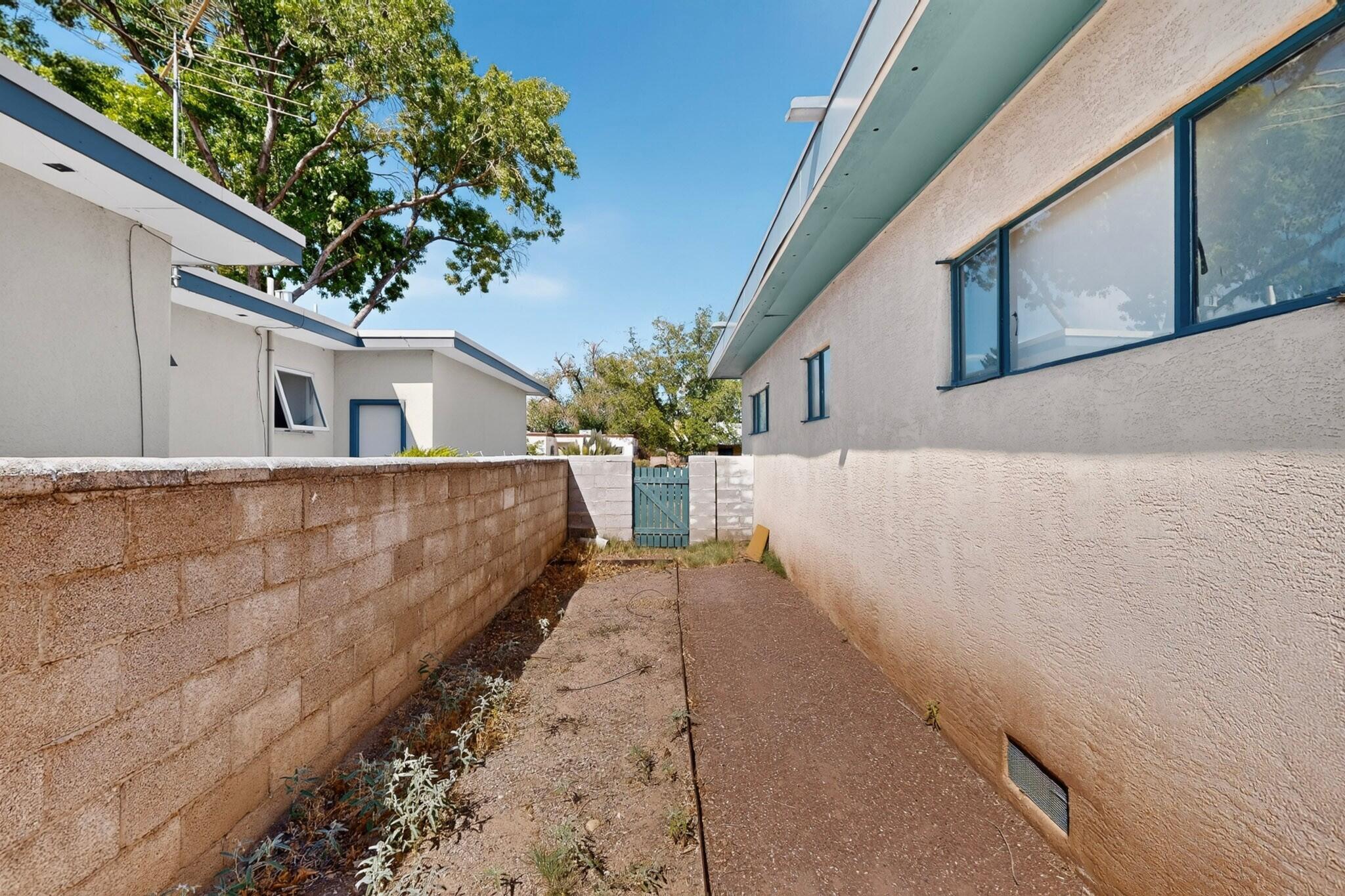 Photo 3 — 334 Chula Vista Place NE