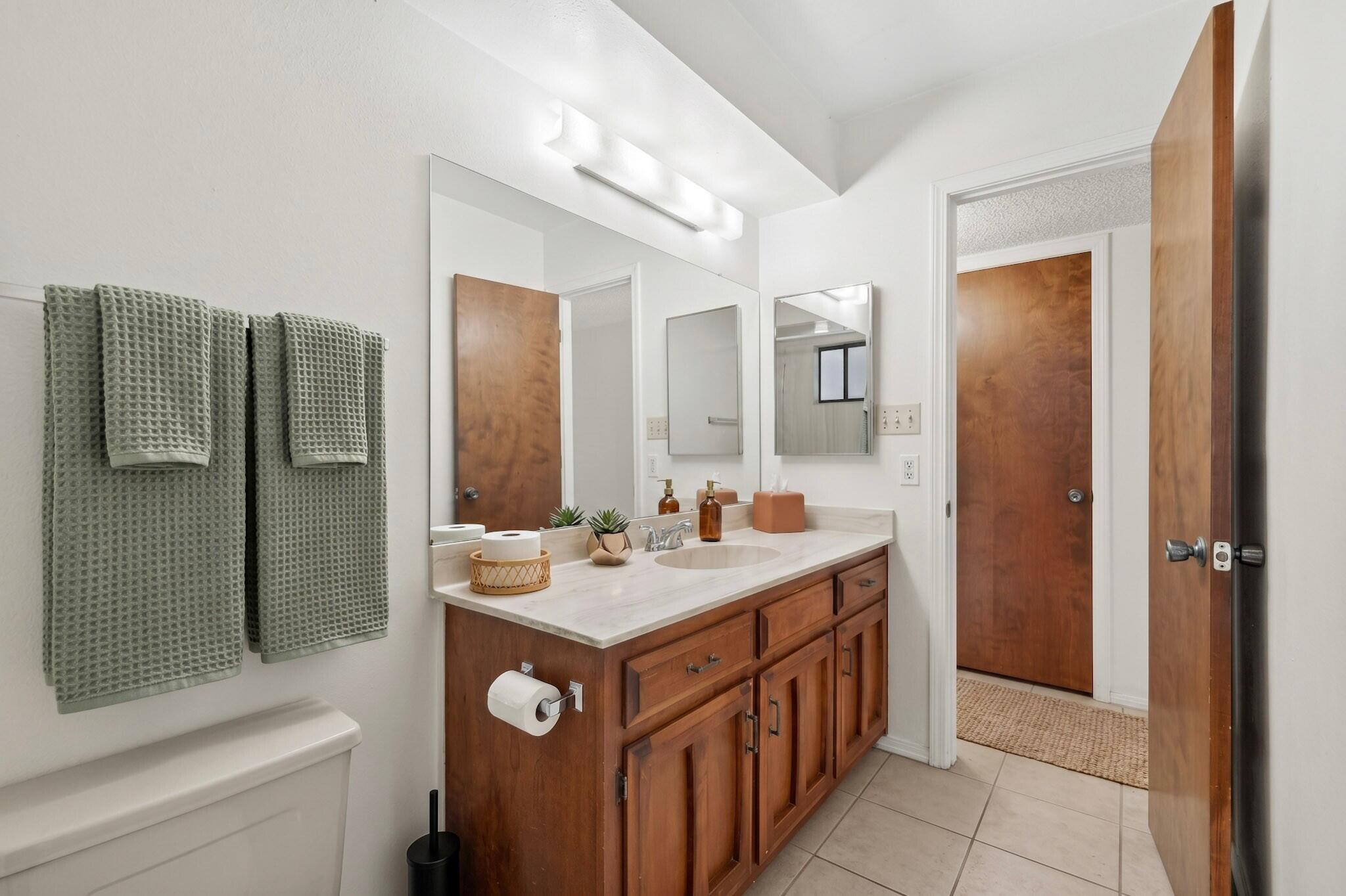 Photo 4 — 5006 Justin Drive NW