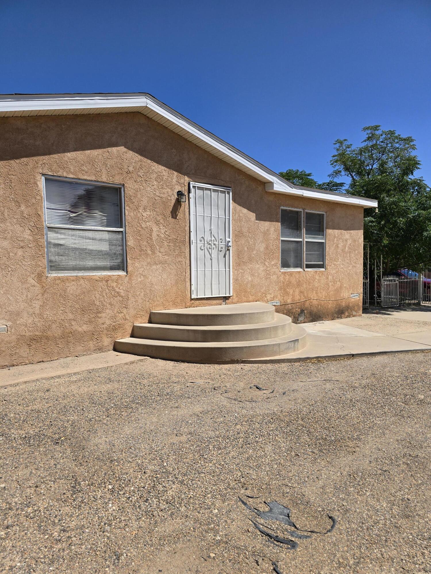 Photo 10 — 307 Gore Avenue SE