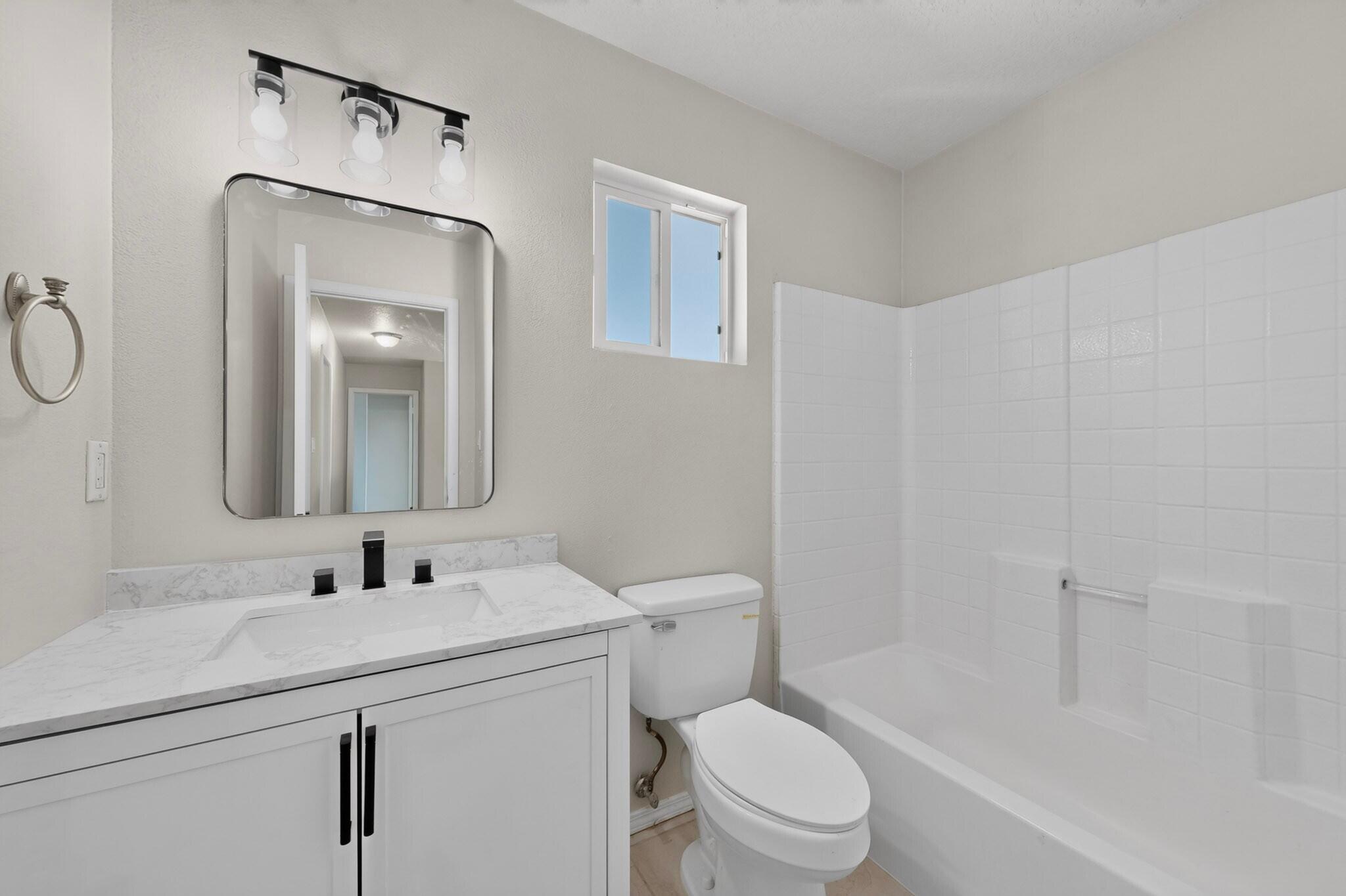 Photo 19 — 7112 Red Hawk Road NE