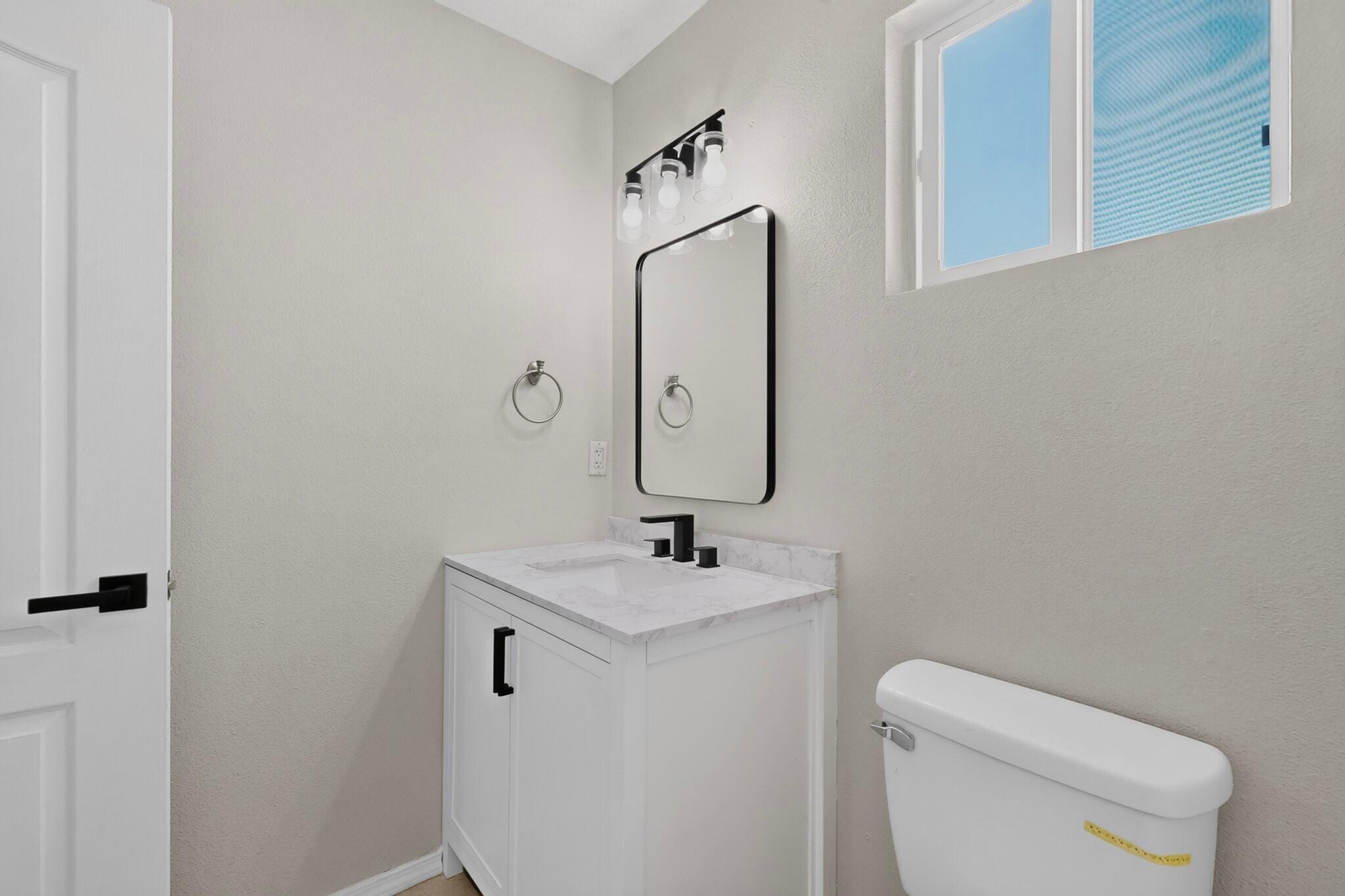 Photo 18 — 7112 Red Hawk Road NE