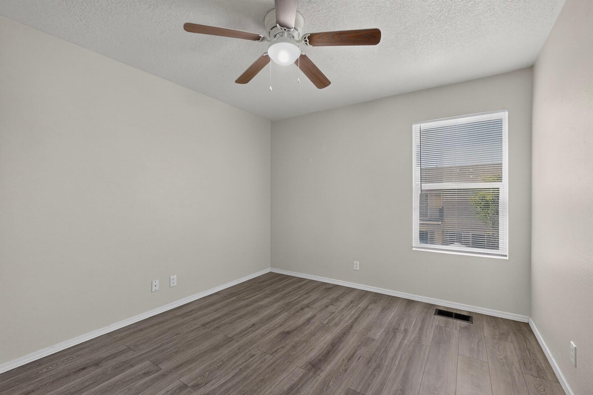 Photo 17 — 7112 Red Hawk Road NE