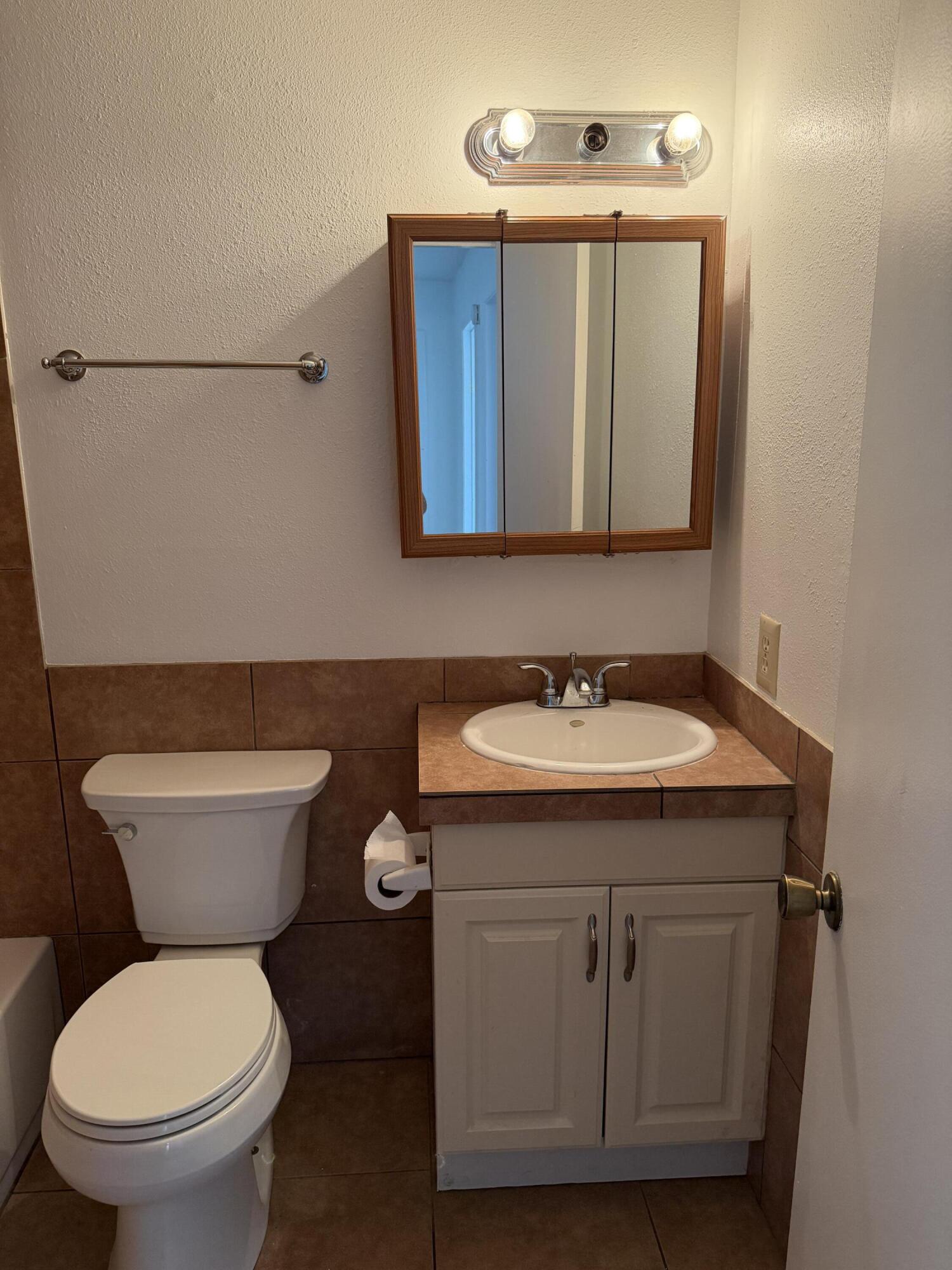 Photo 11 — 12008 Stilwell Drive NE APT B