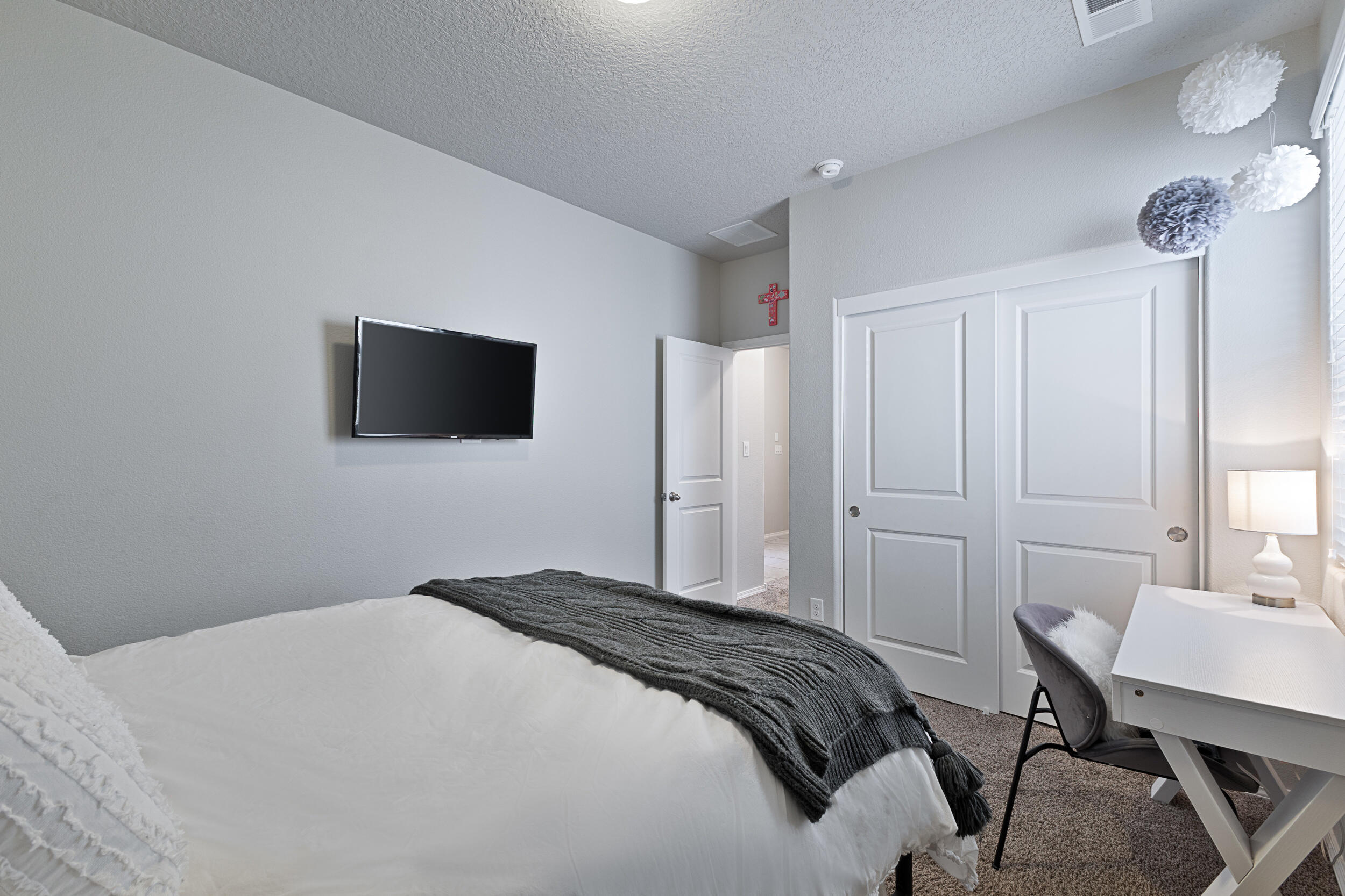 Photo 13 — 5931 Ermemin Avenue NW