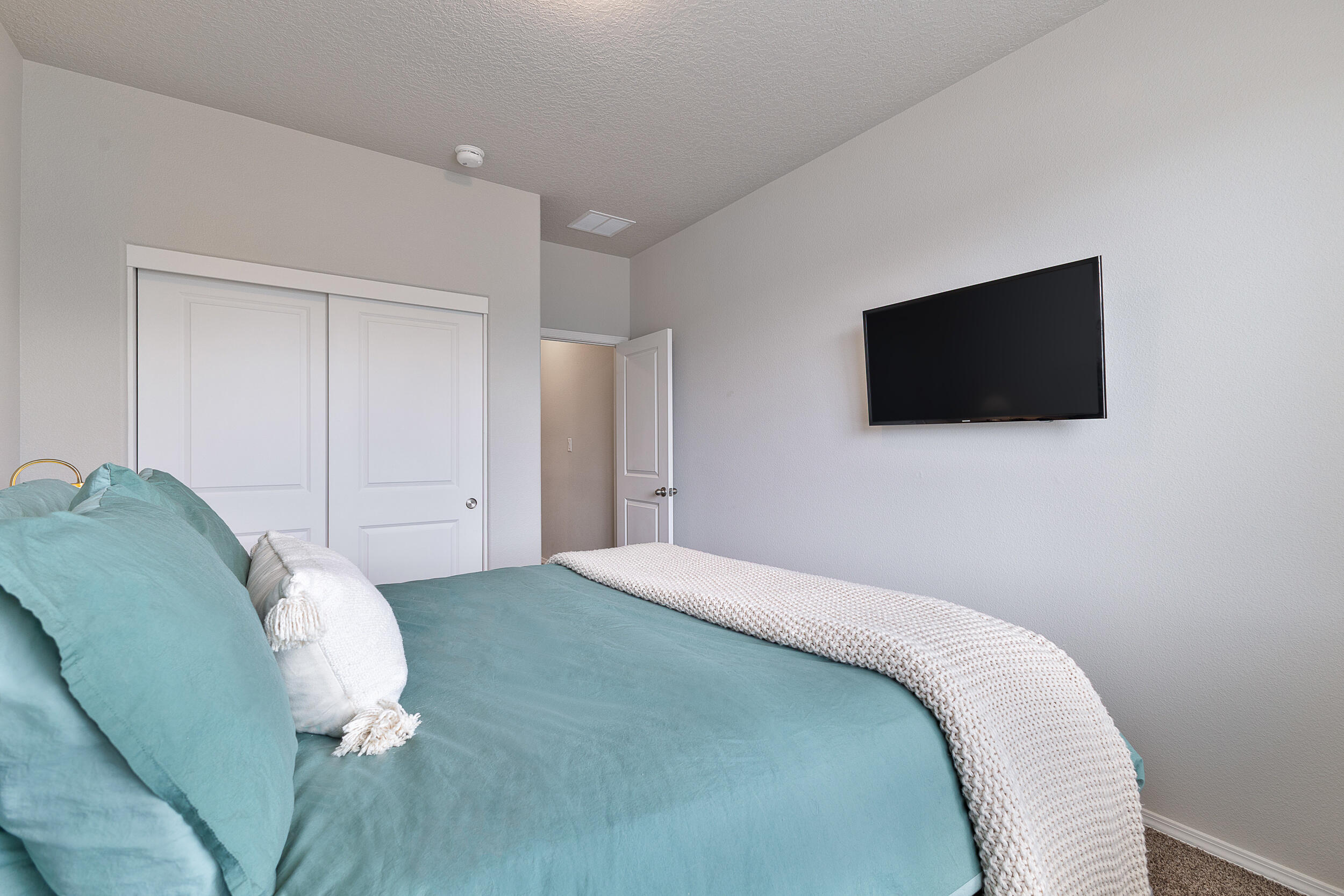 Photo 11 — 5931 Ermemin Avenue NW