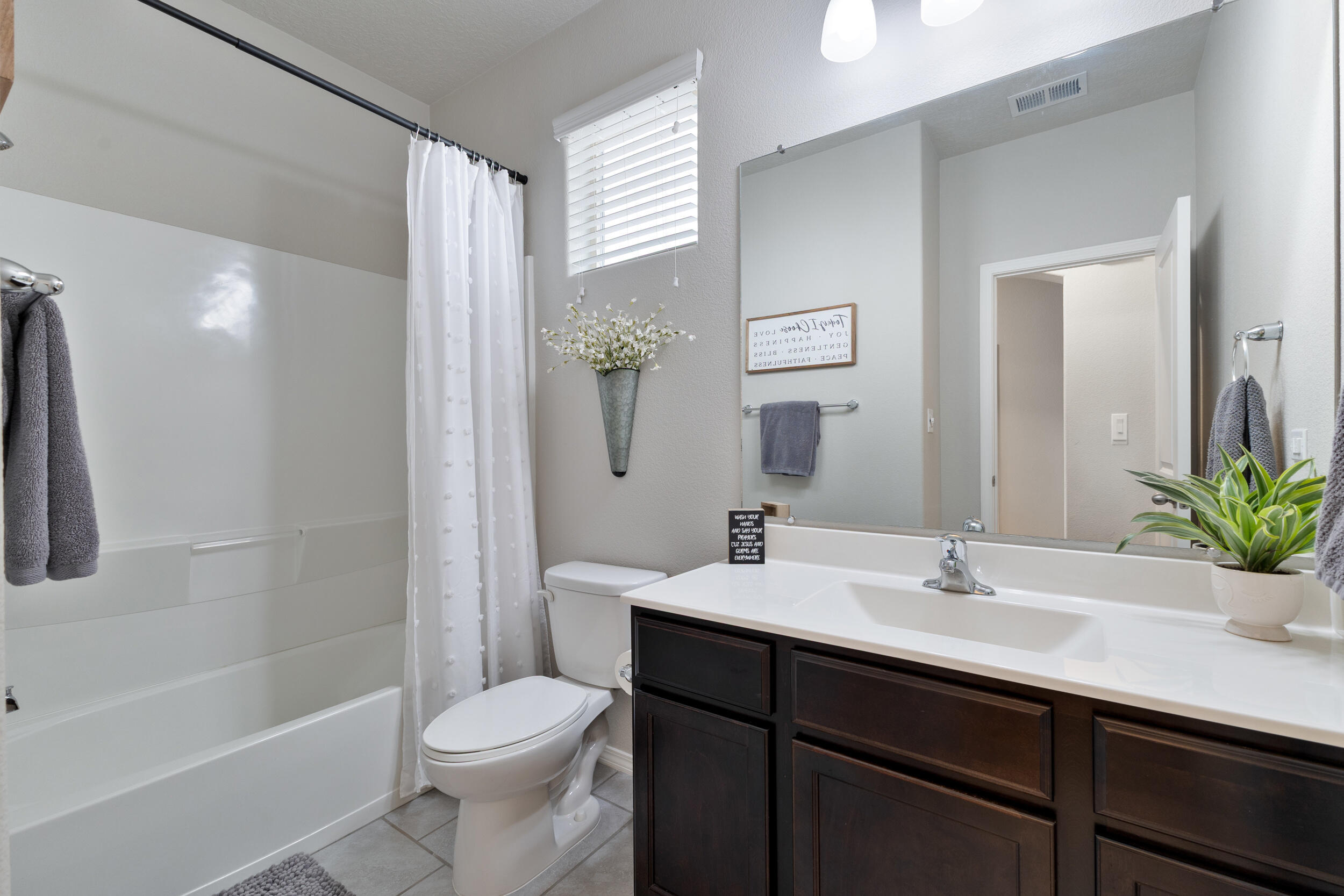 Photo 10 — 5931 Ermemin Avenue NW