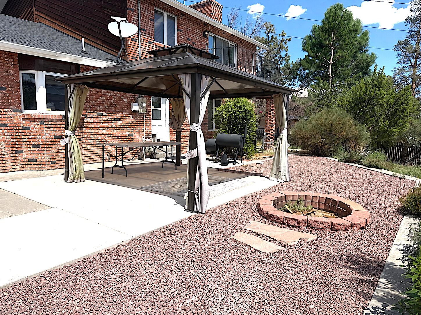 Photo 2 — 1118 Ridgecrest Avenue