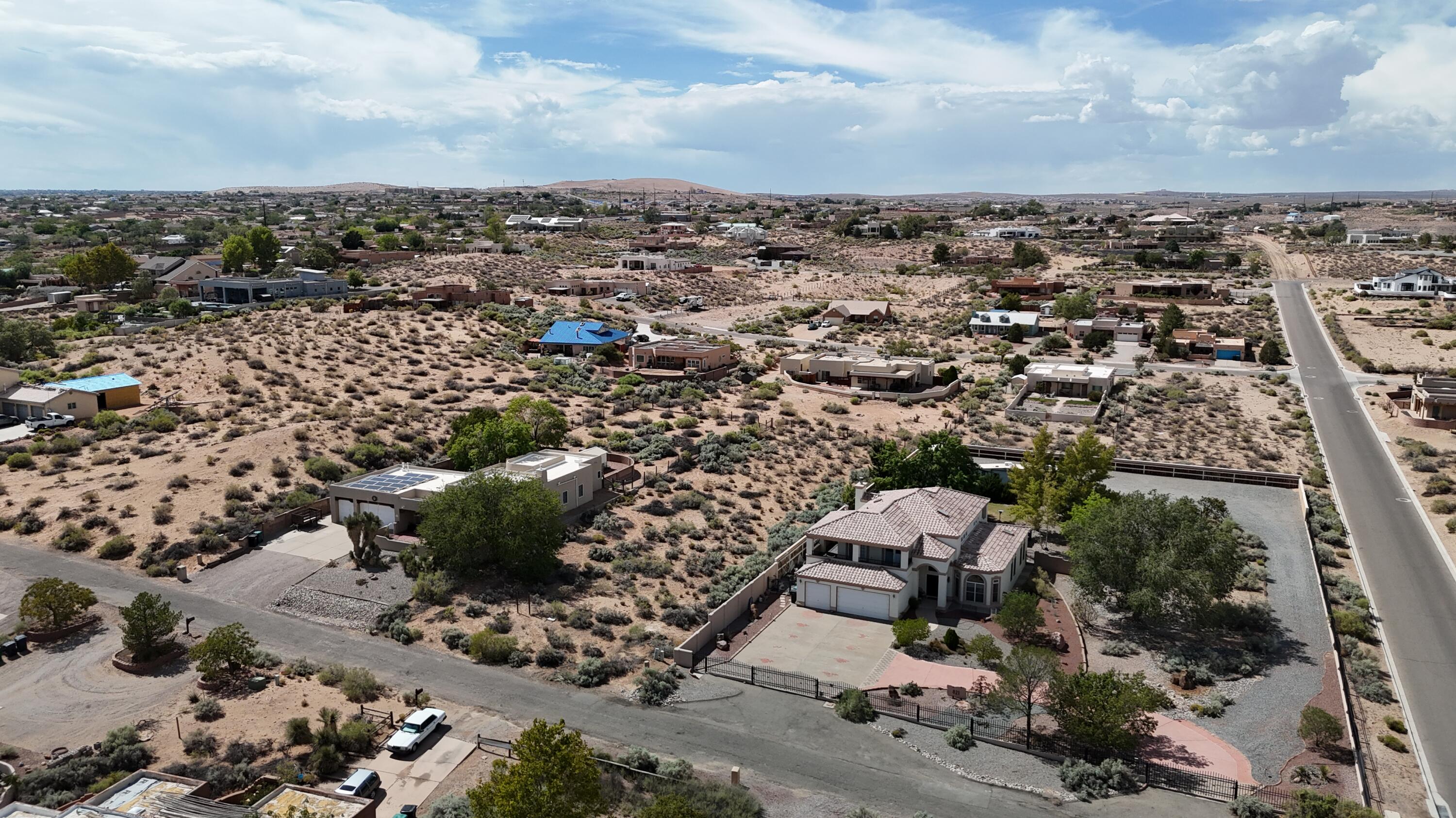 Photo 10 — 817 Chihuahua Road NE