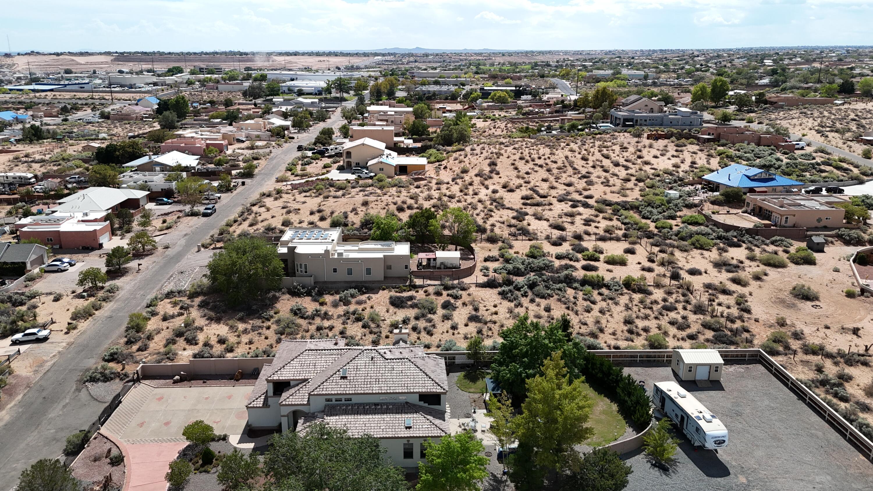 Photo 9 — 817 Chihuahua Road NE