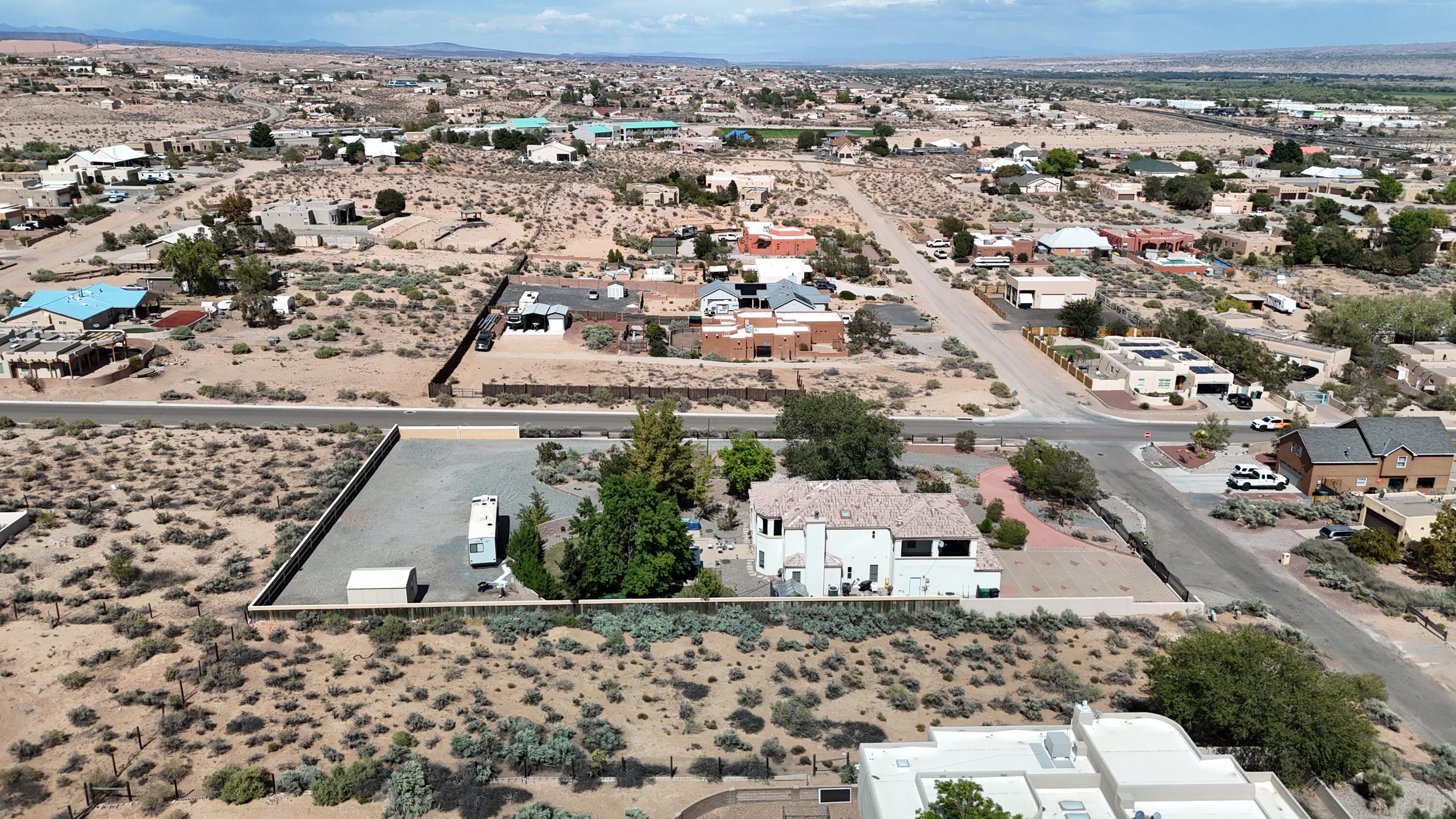 Photo 6 — 817 Chihuahua Road NE