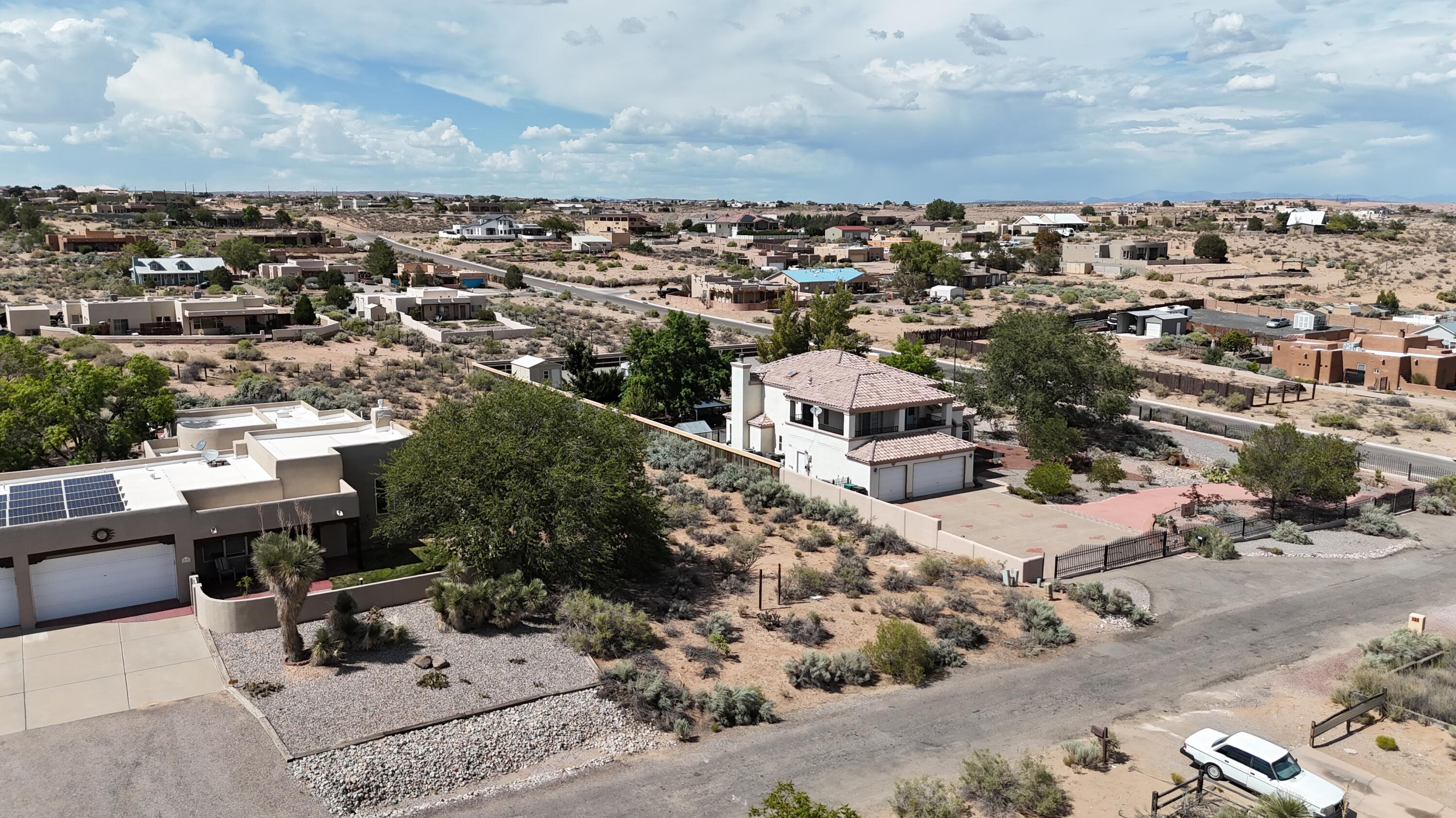 Photo 5 — 817 Chihuahua Road NE