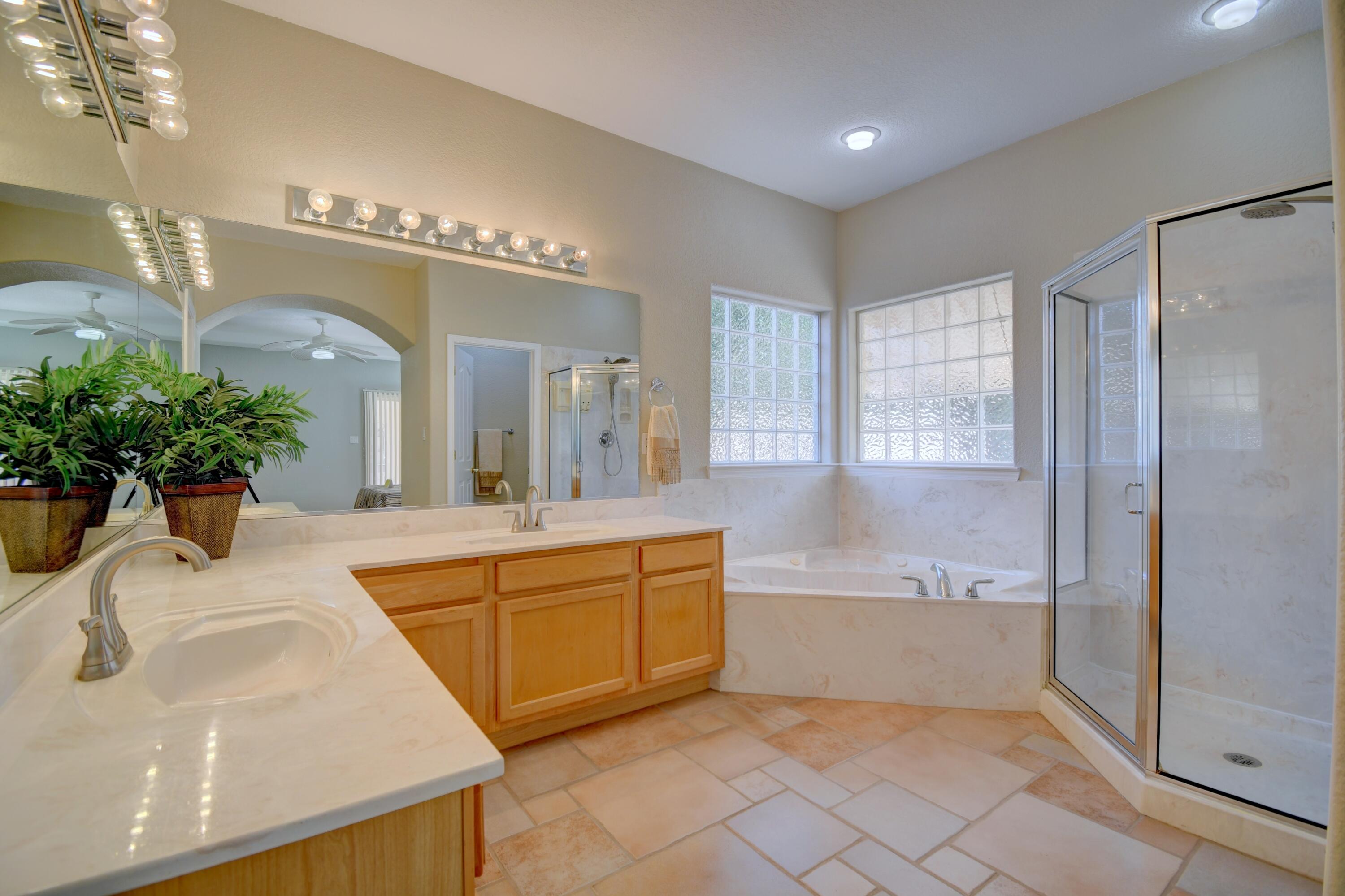 Photo 4 — 7008 Santa Elena Street NE