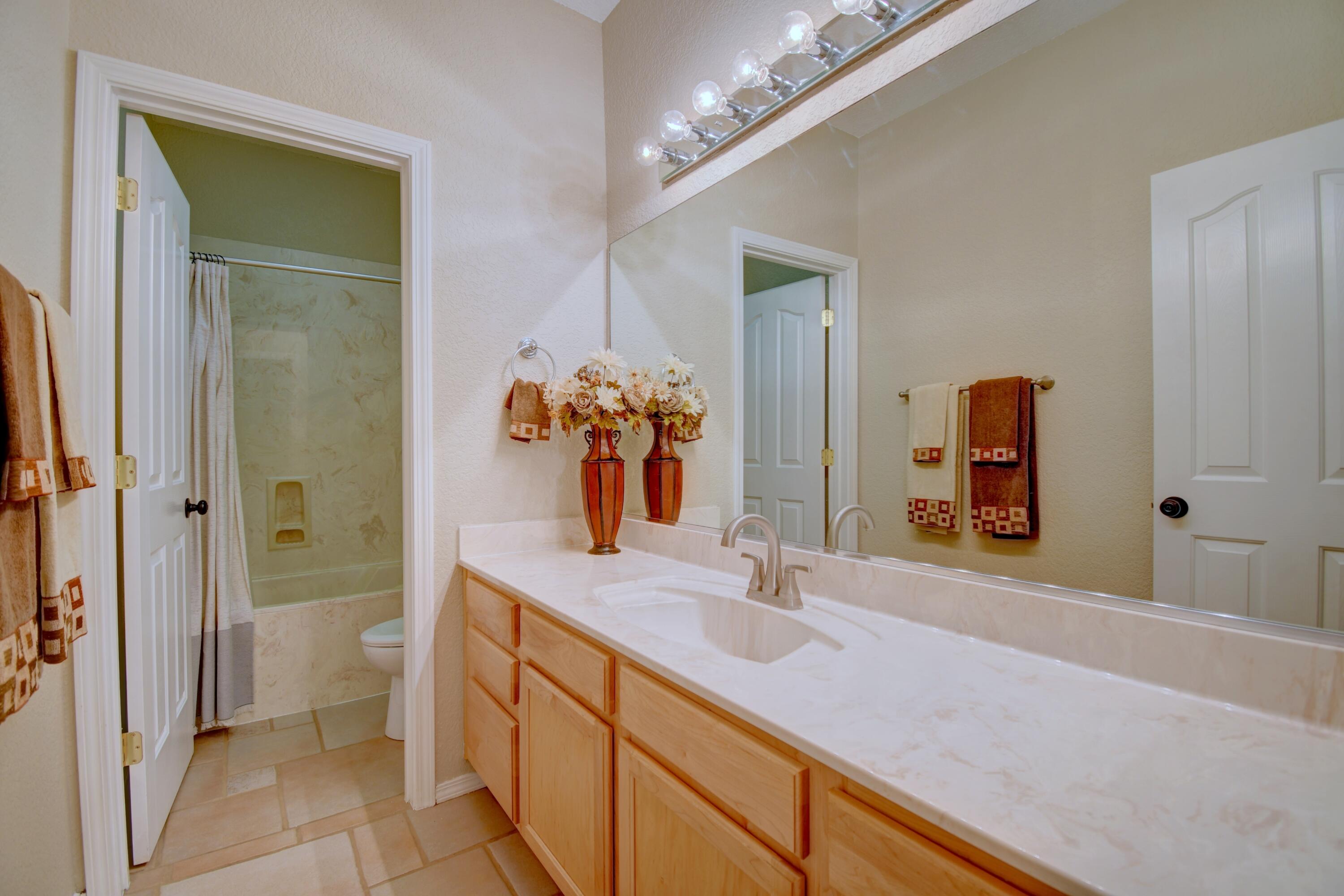 Photo 8 — 7008 Santa Elena Street NE