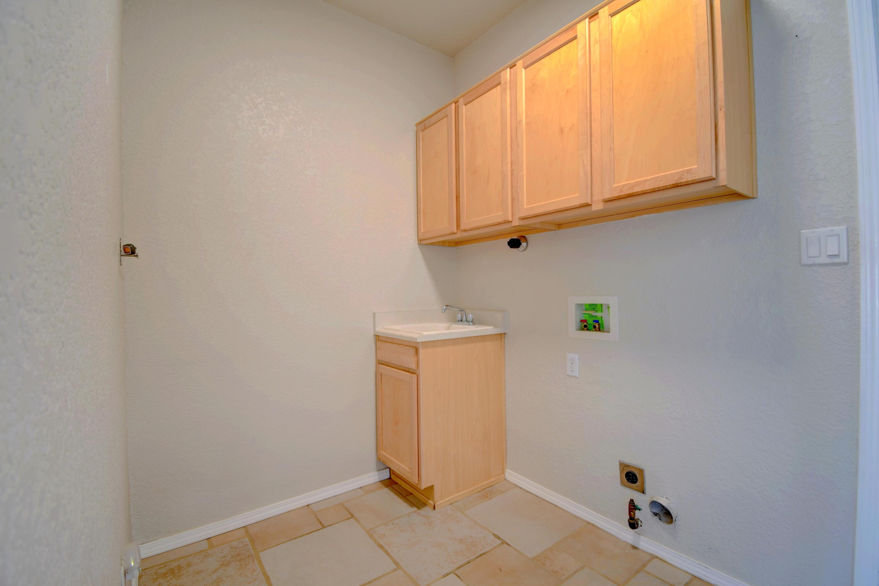 Photo 9 — 7008 Santa Elena Street NE