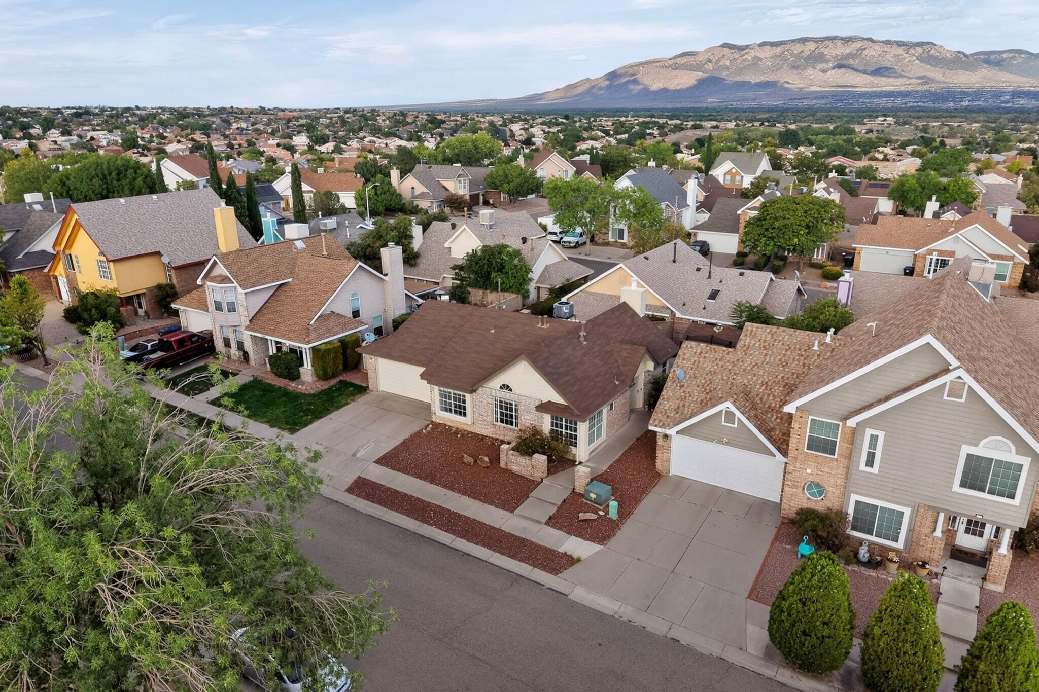 Photo 4 — 7816 Snowberry Street NW