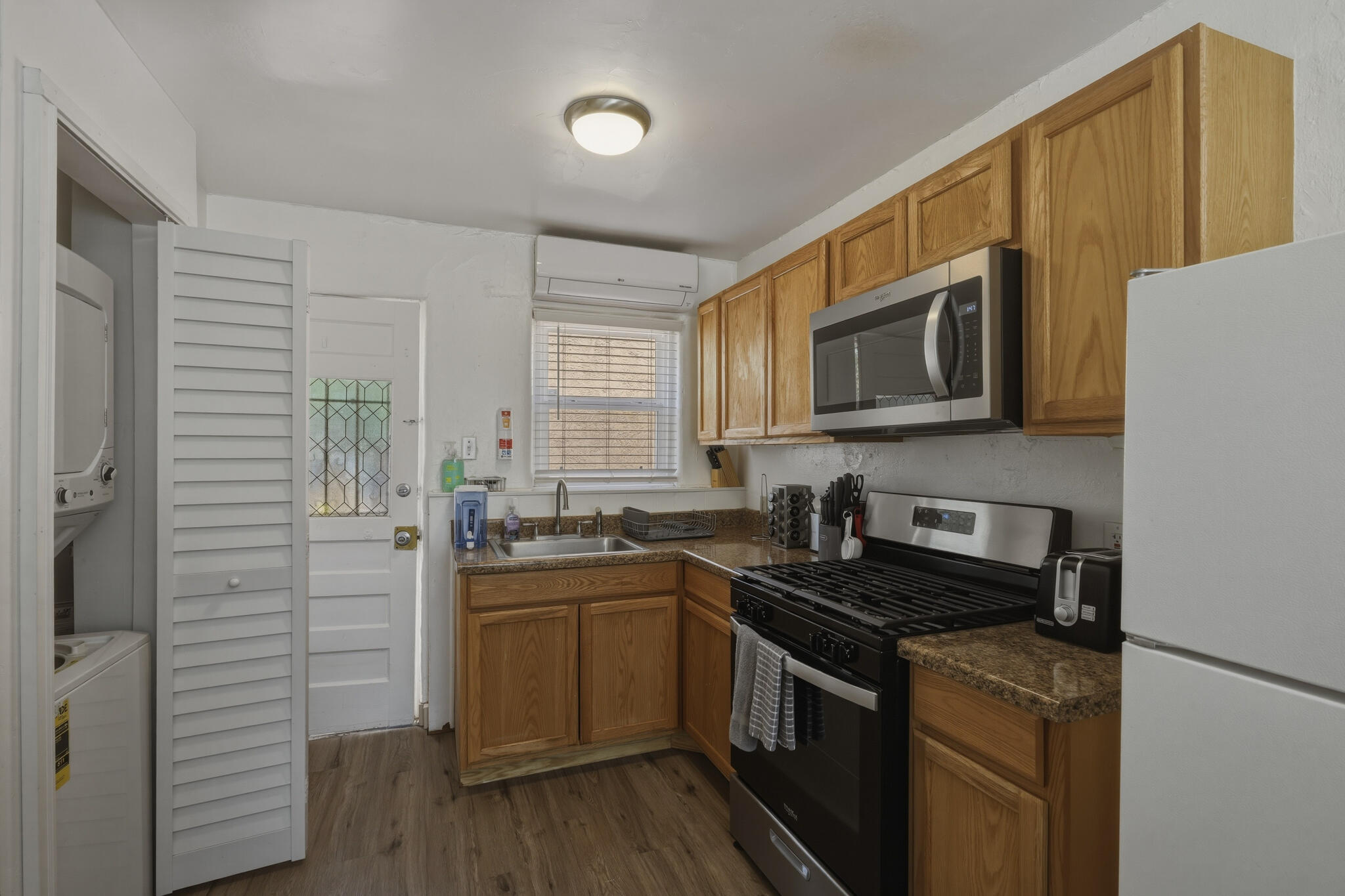 Photo 13 — 205 Stanford Drive SE