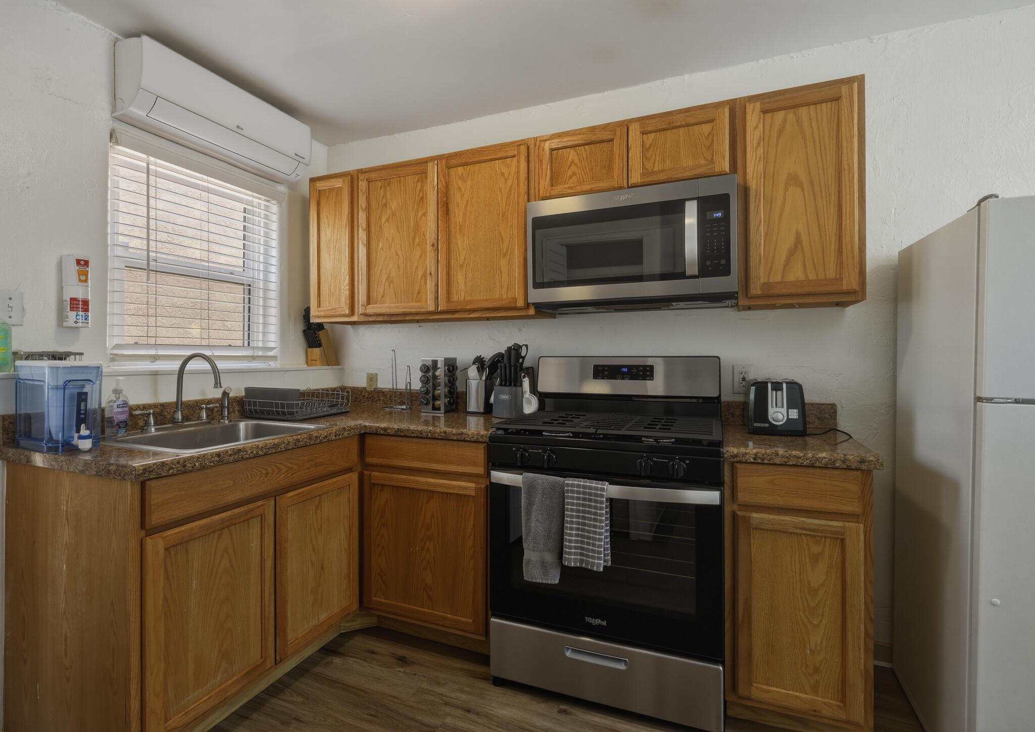 Photo 9 — 205 Stanford Drive SE