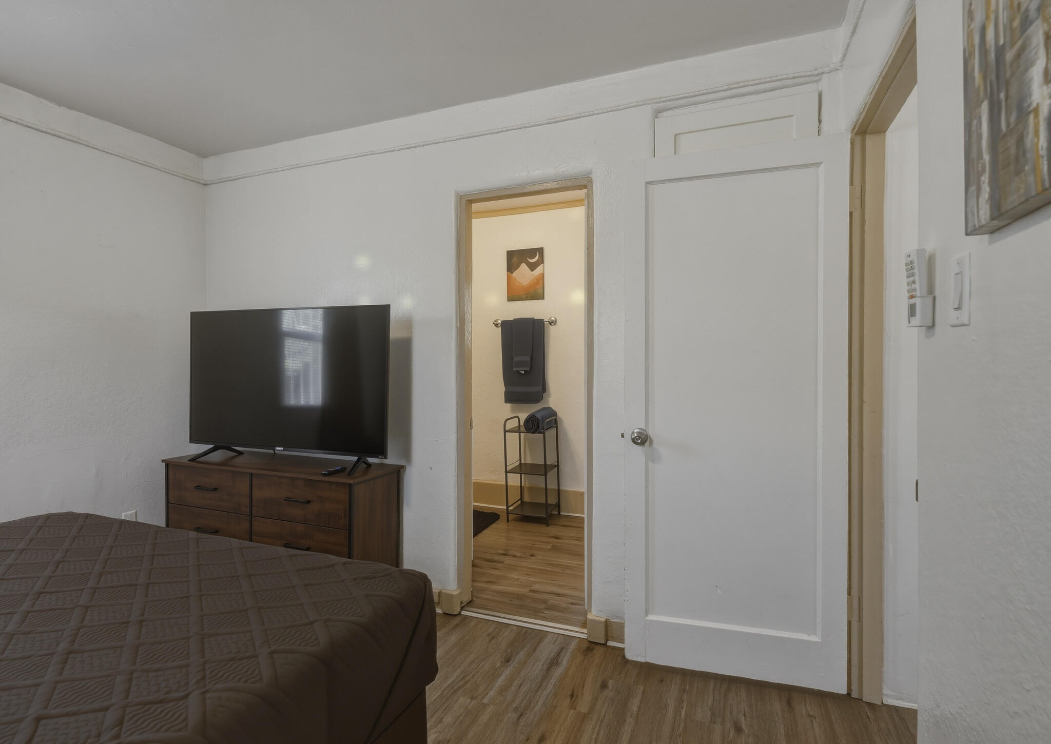 Photo 6 — 205 Stanford Drive SE
