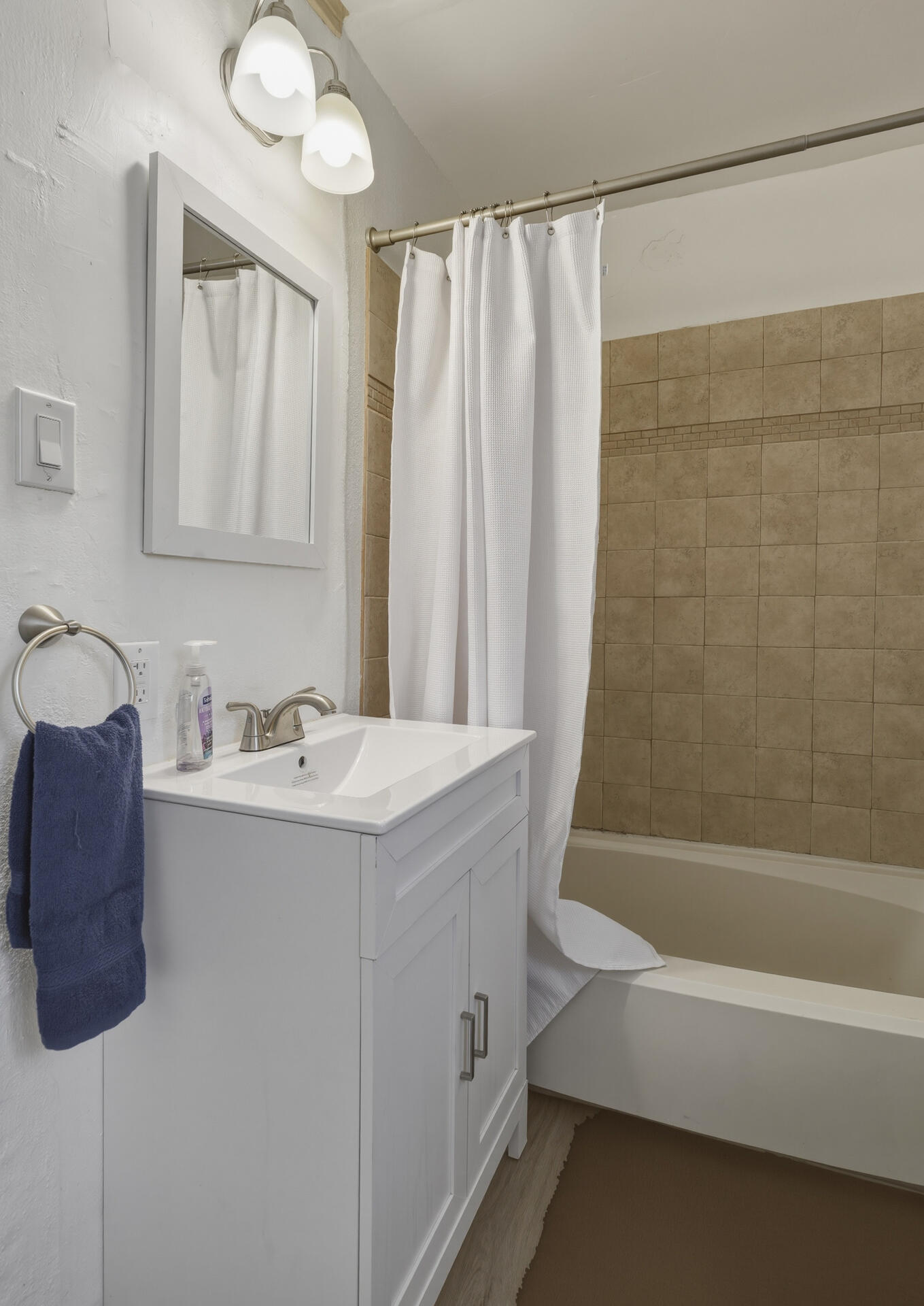 Photo 4 — 205 Stanford Drive SE
