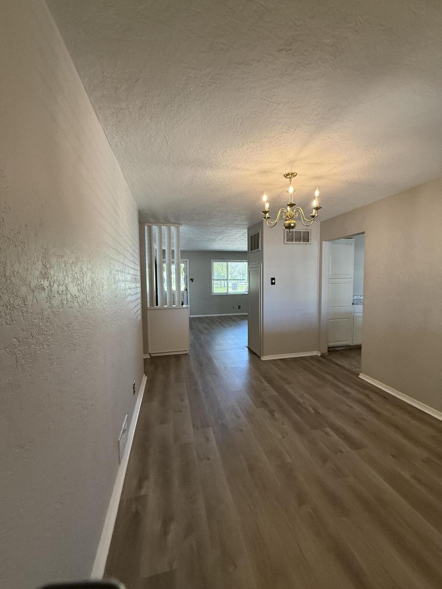 Photo 4 — 9519 MORROW Avenue NE