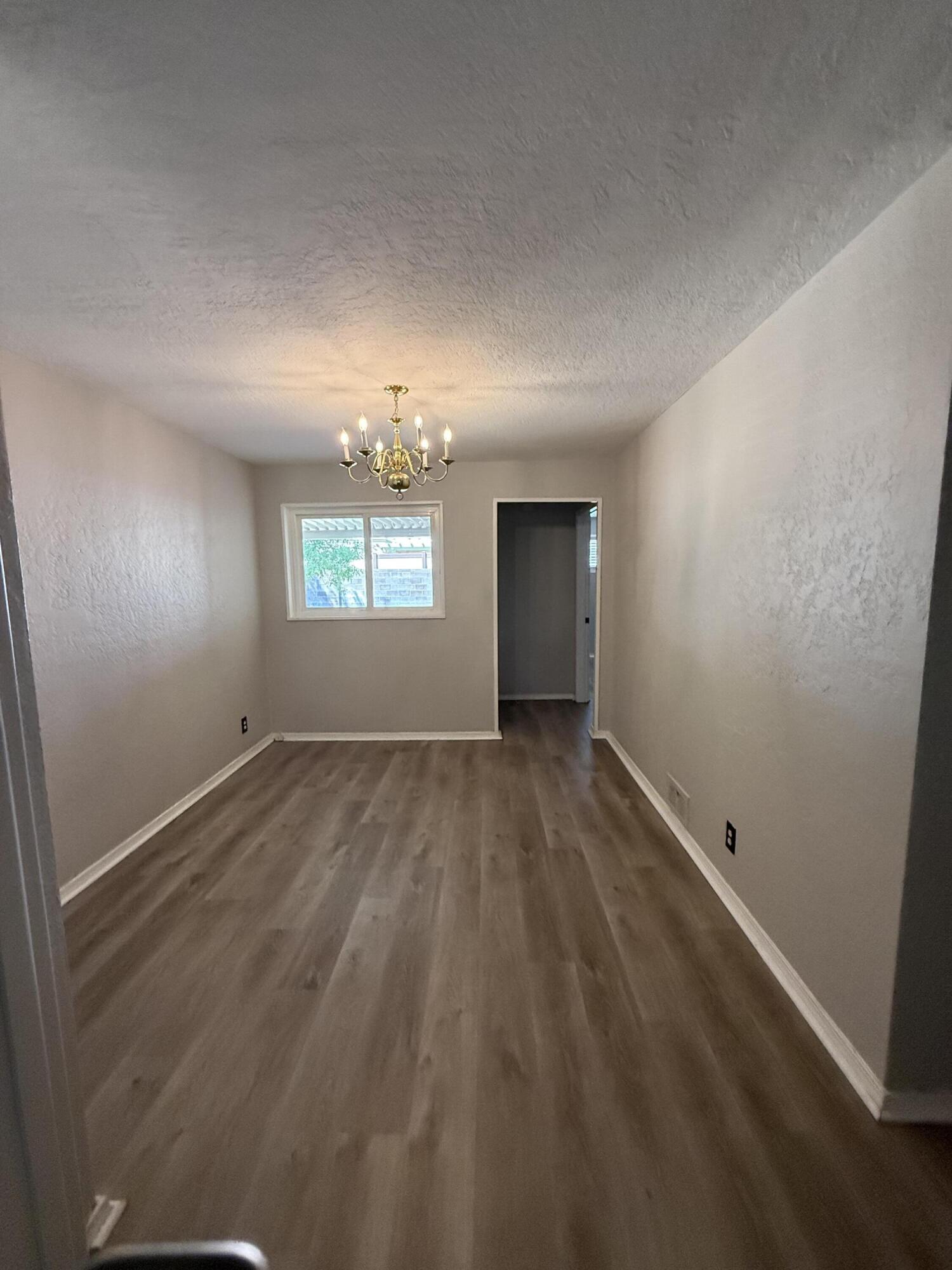 Photo 5 — 9519 MORROW Avenue NE