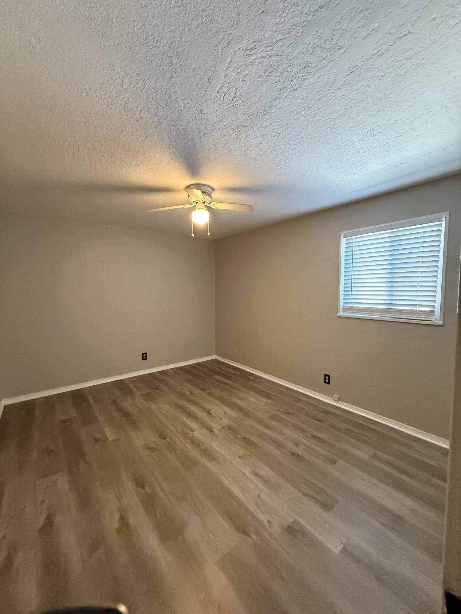 Photo 16 — 9519 MORROW Avenue NE