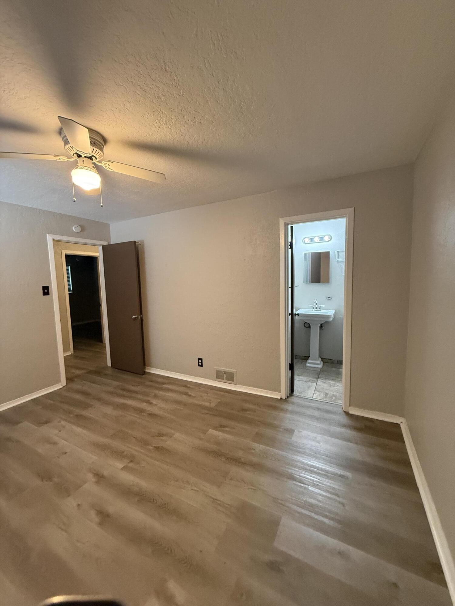 Photo 18 — 9519 MORROW Avenue NE