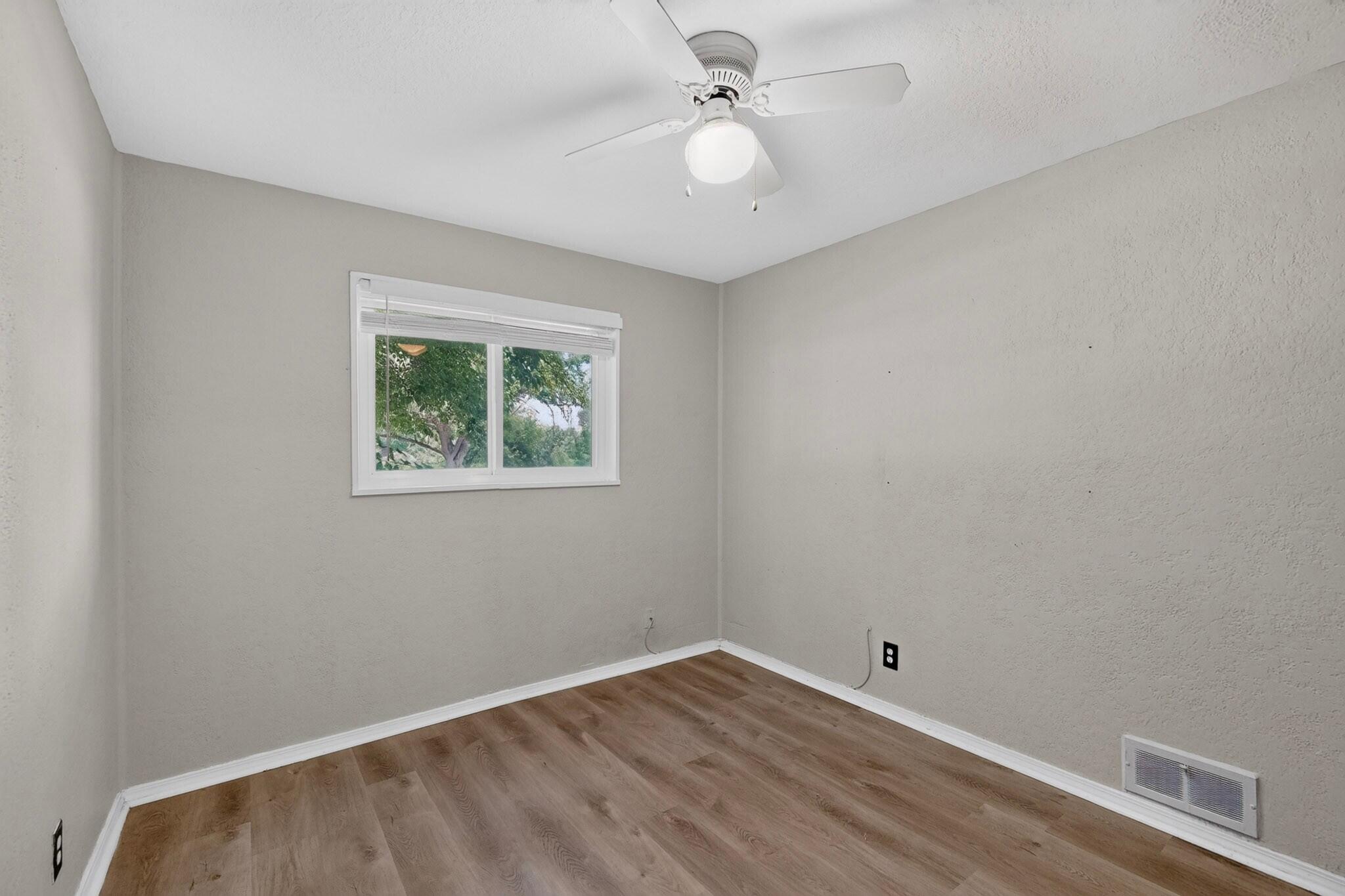 Photo 6 — 9519 MORROW Avenue NE