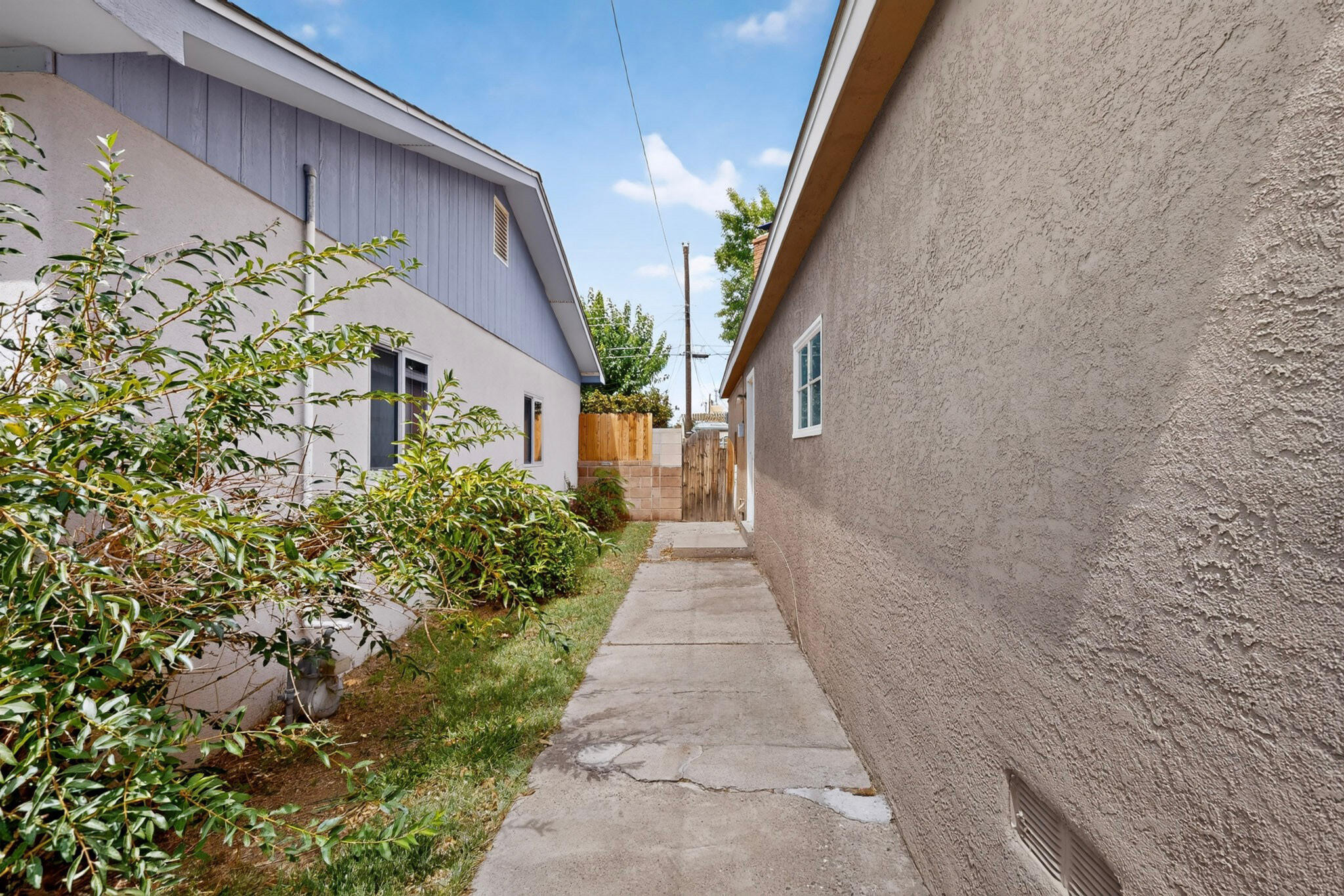 Photo 2 — 9519 MORROW Avenue NE