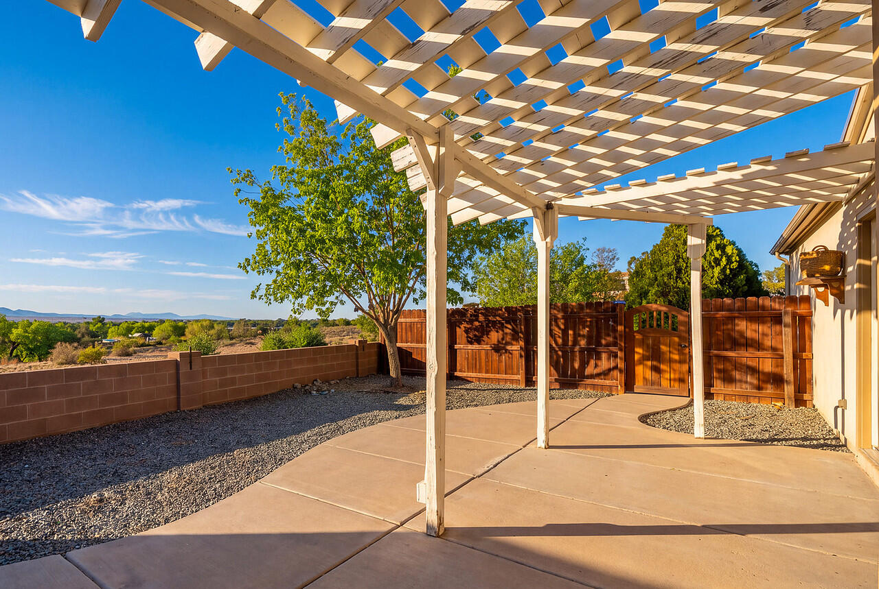 Photo 12 — 6517 Sandia Vista Place NE