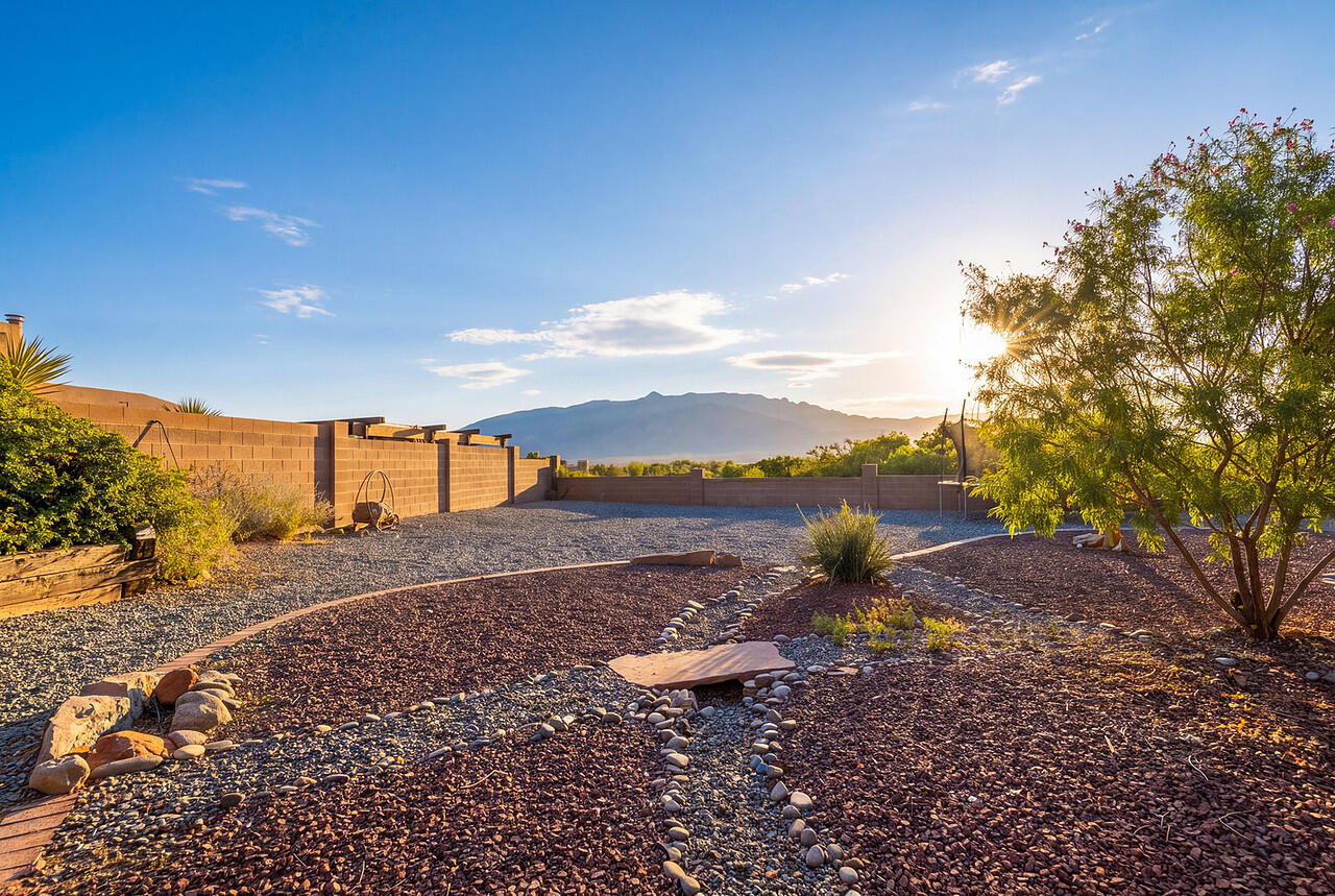 Photo 10 — 6517 Sandia Vista Place NE