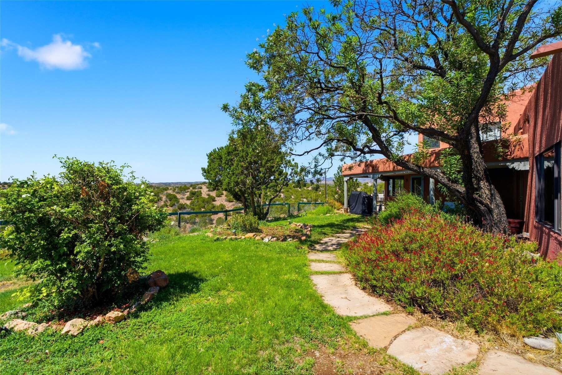 Photo 14 — 6401 Vooscane Avenue
