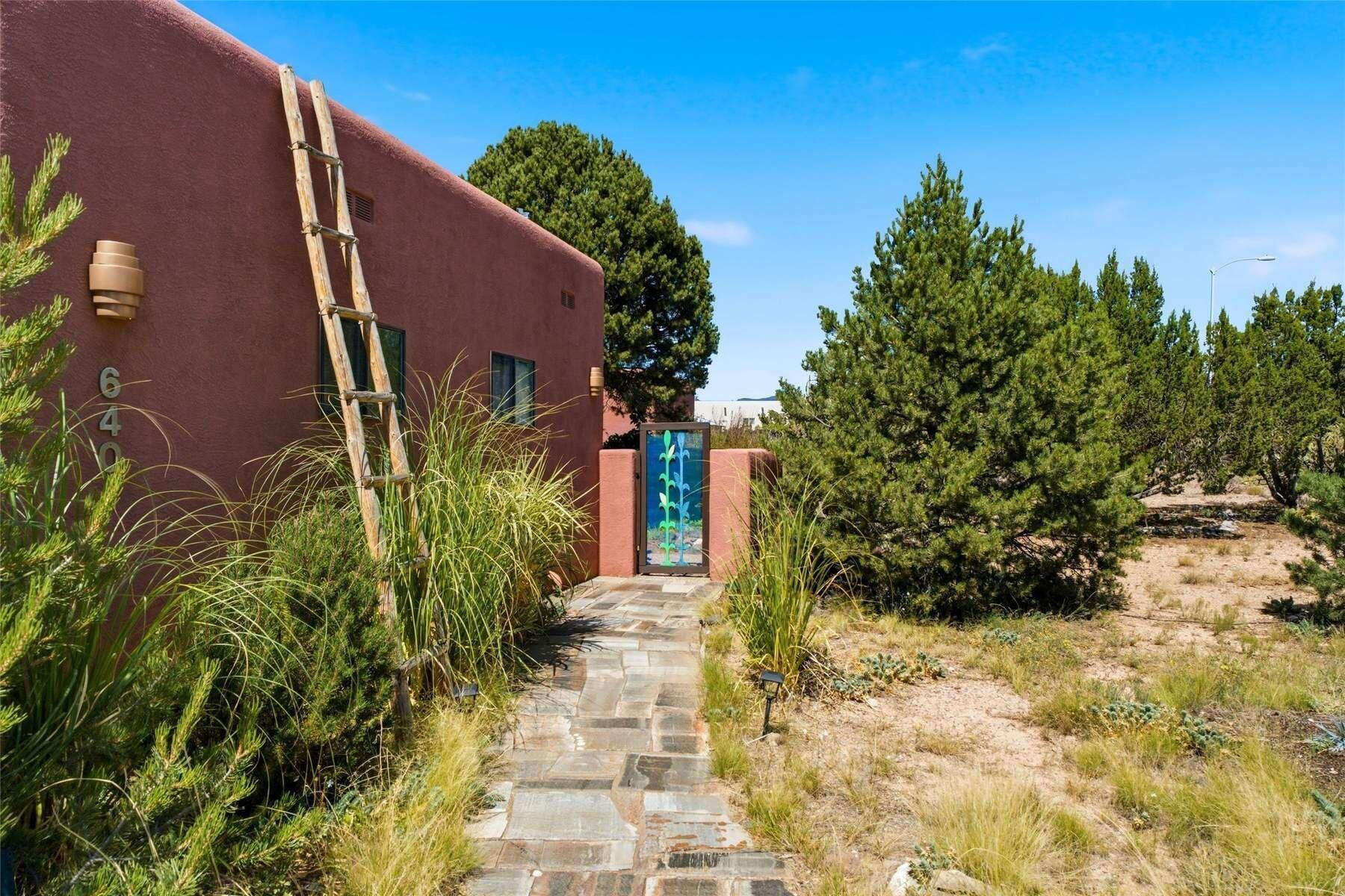 Photo 10 — 6401 Vooscane Avenue