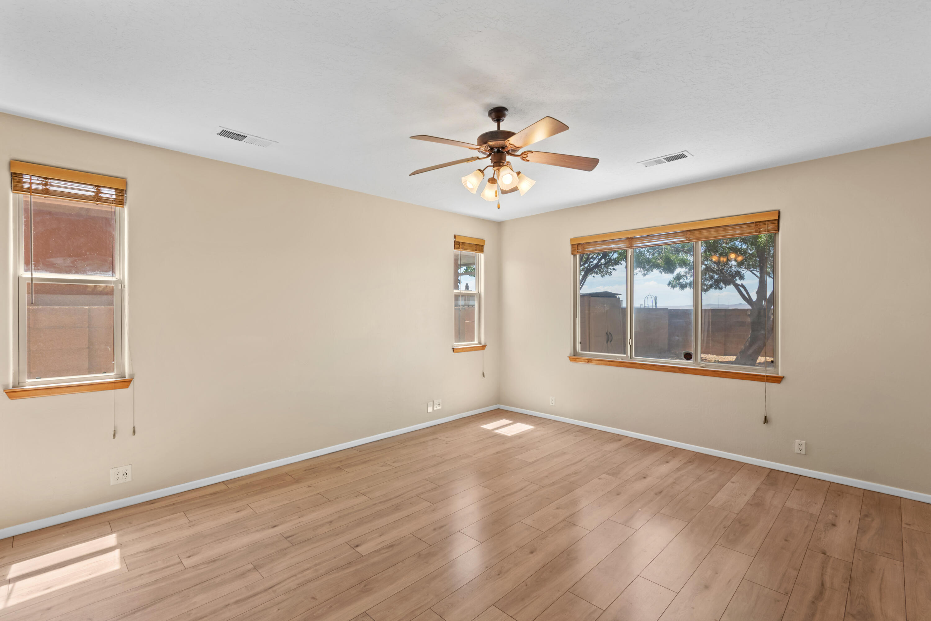 Photo 18 — 8215 Ville Court NE