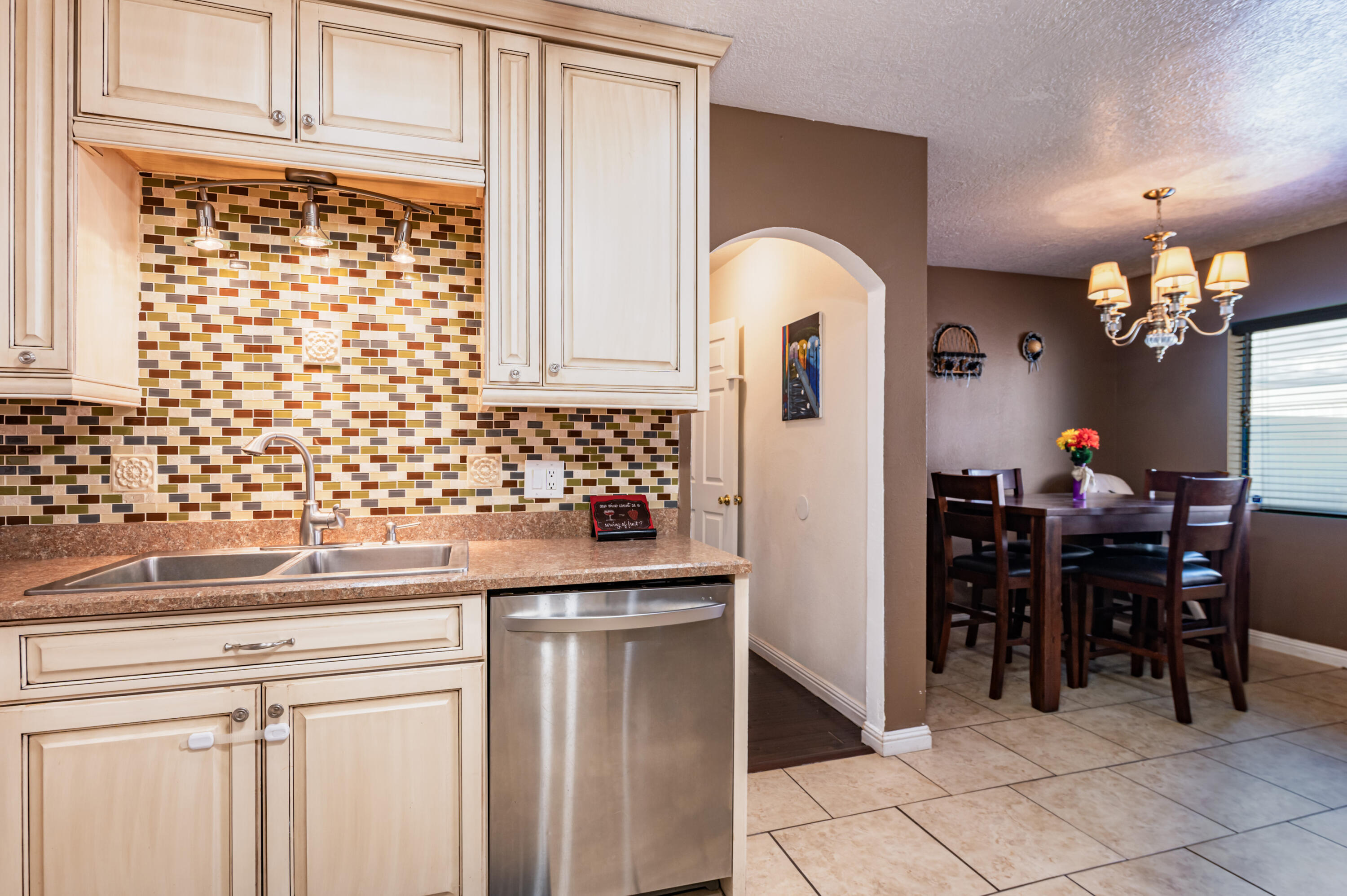 Photo 18 — 811 San Andres Avenue NW