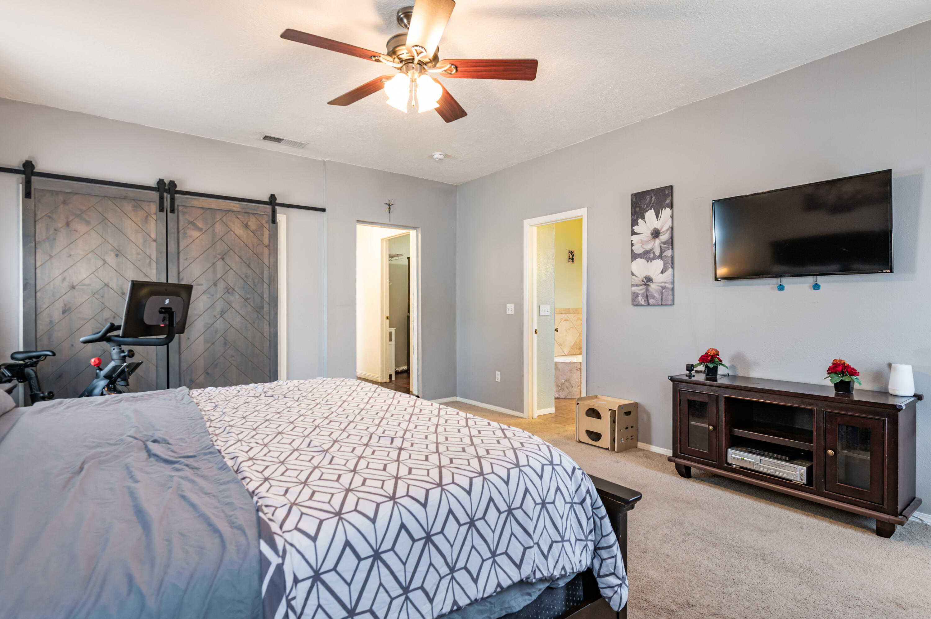 Photo 15 — 811 San Andres Avenue NW