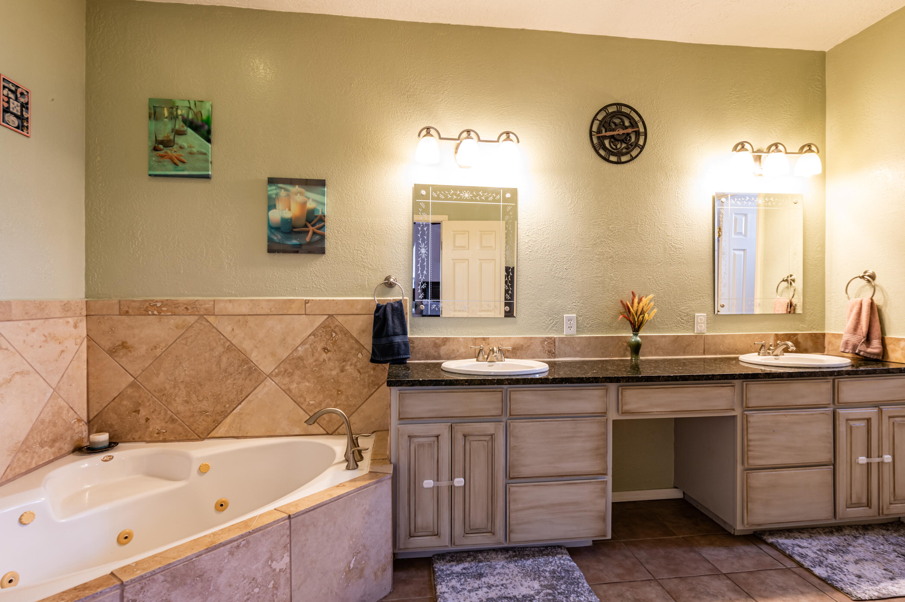 Photo 13 — 811 San Andres Avenue NW