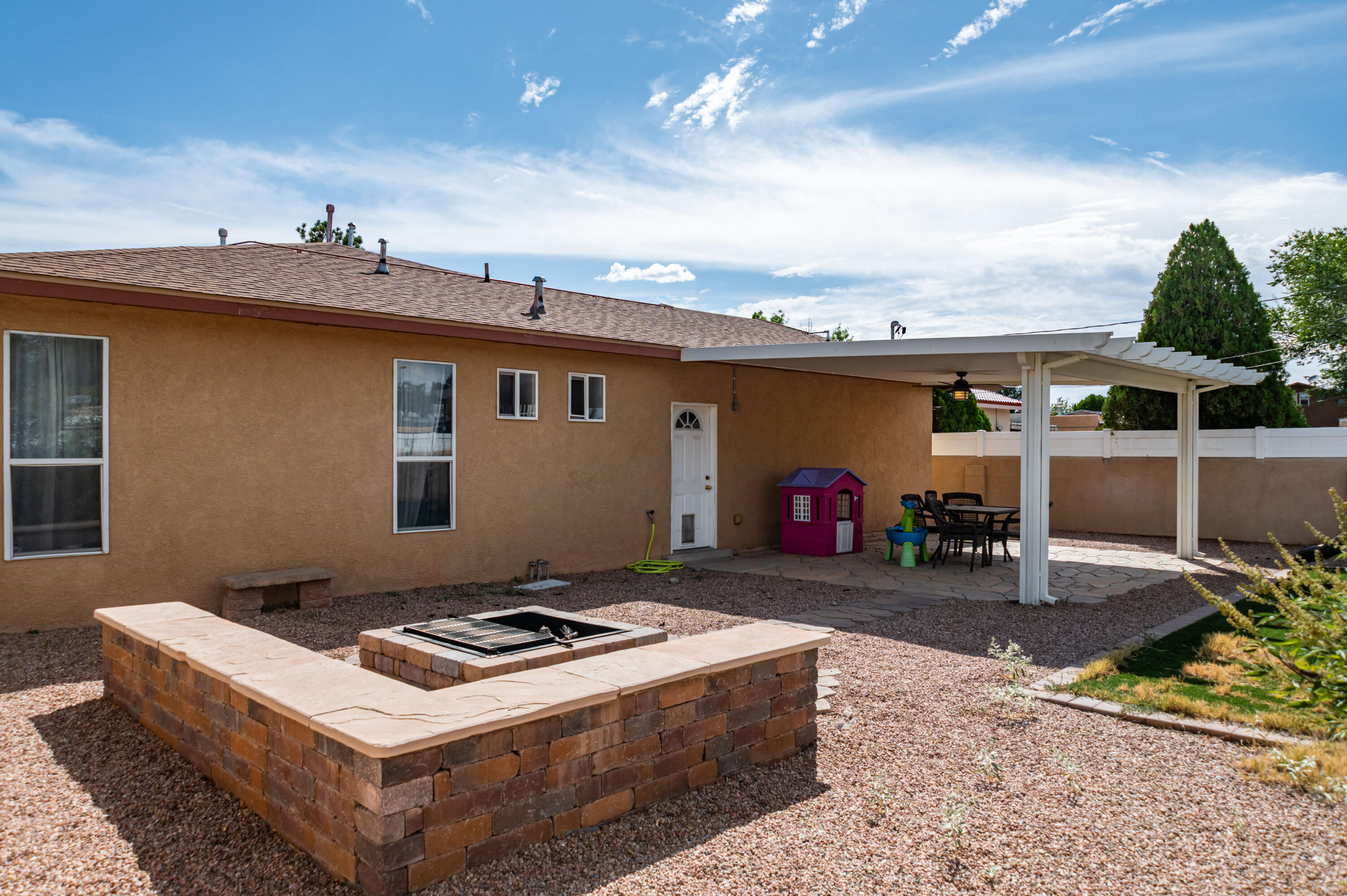 Photo 3 — 811 San Andres Avenue NW
